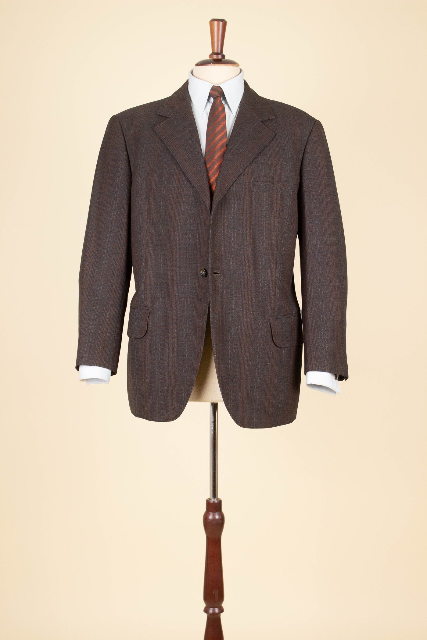 SWEDISH 1960S BROWN SINGLE BREASTED TWO TPIECE SUIT BY RYTTERKVIST. SIZE CA EU 50