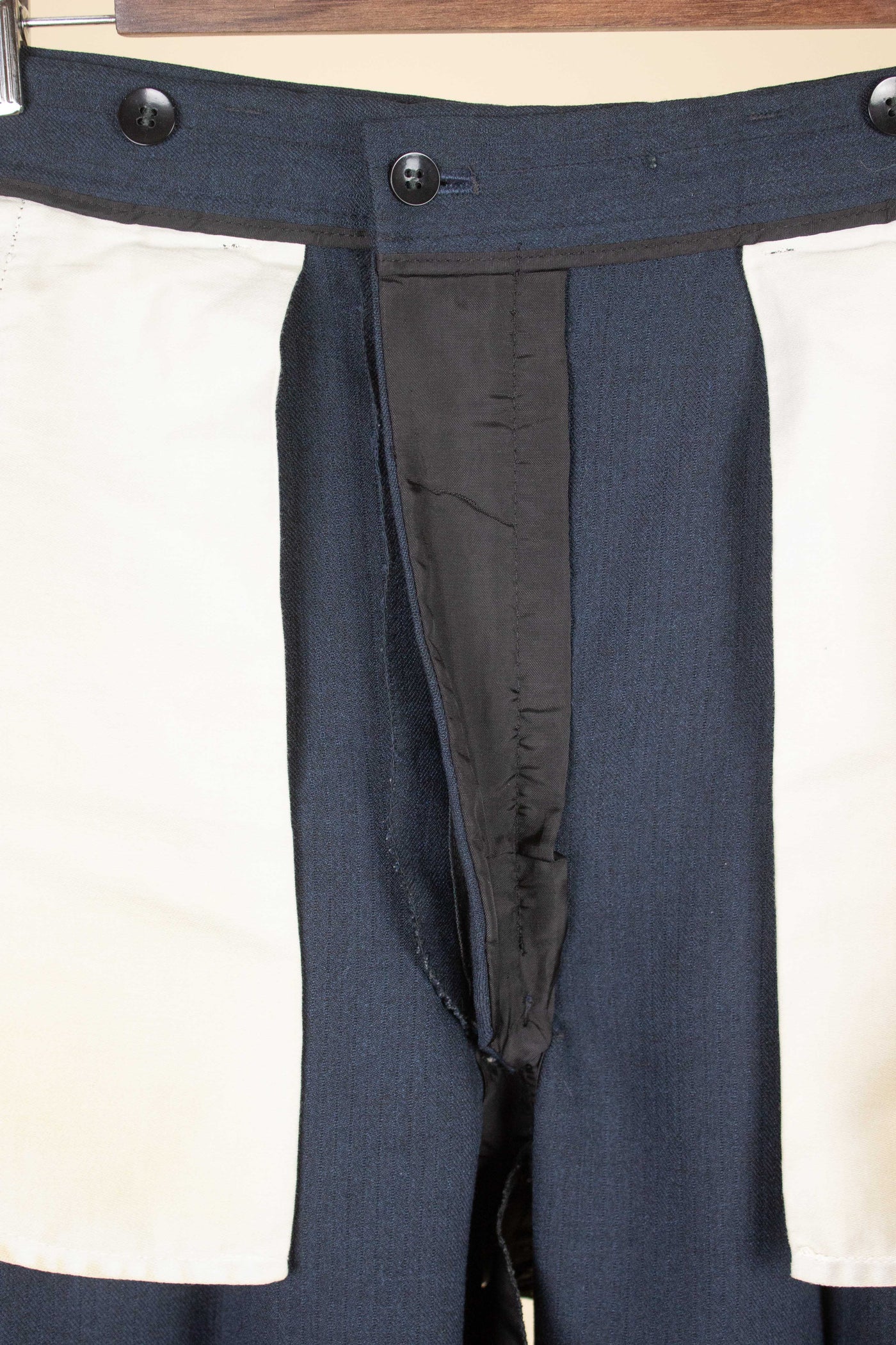 SWEDISH 1950S/1960s BLUE GREY TWO PIECE SINGLE BREASTED SUIT BY WIDENGRENS. SIZE CA EU 50