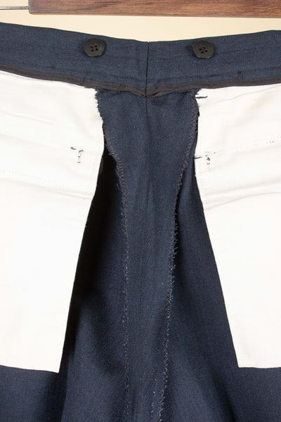 SWEDISH 1950S/1960s BLUE GREY TWO PIECE SINGLE BREASTED SUIT BY WIDENGRENS. SIZE CA EU 50