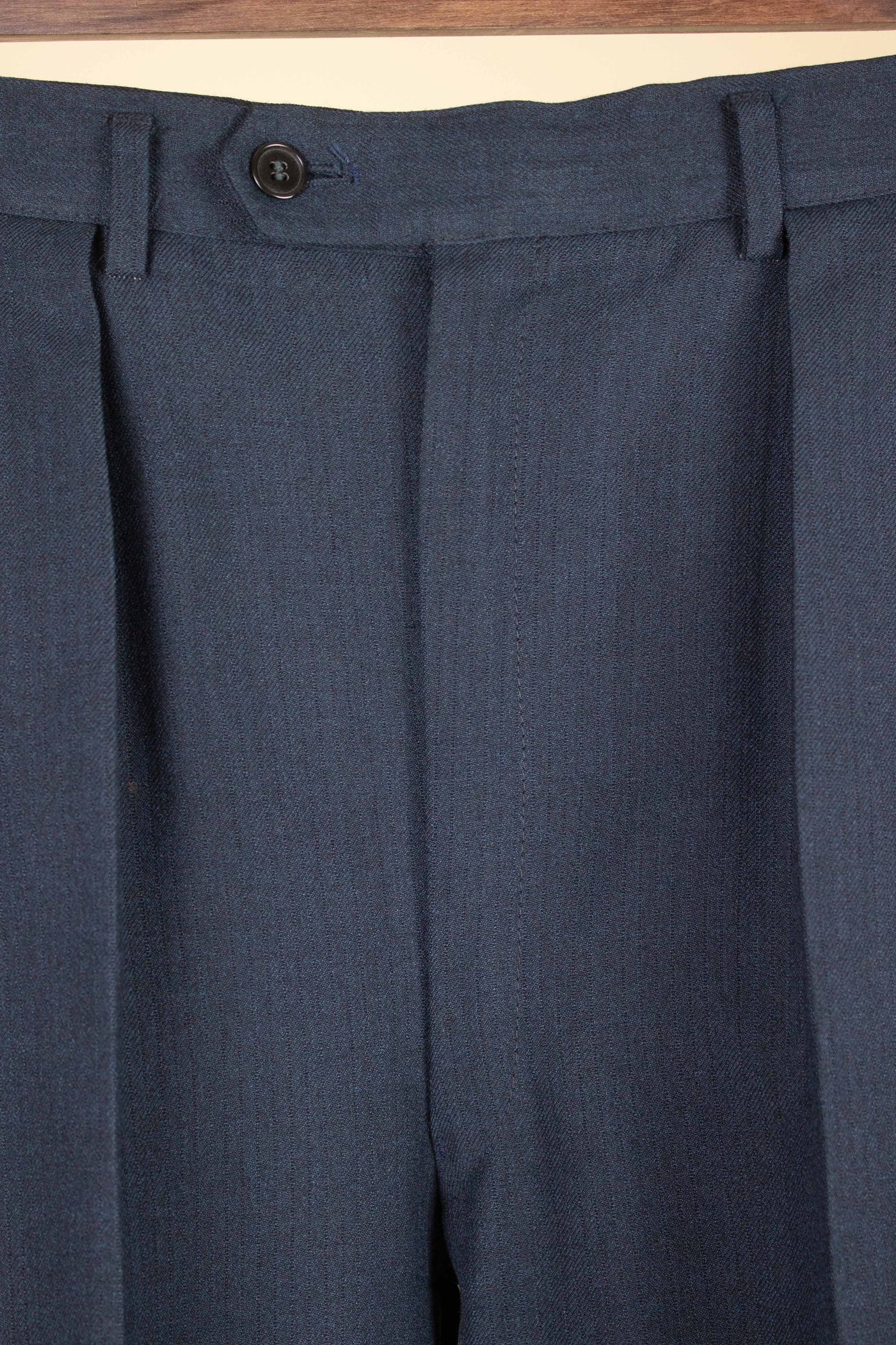 SWEDISH 1950S/1960s BLUE GREY TWO PIECE SINGLE BREASTED SUIT BY WIDENGRENS. SIZE CA EU 50