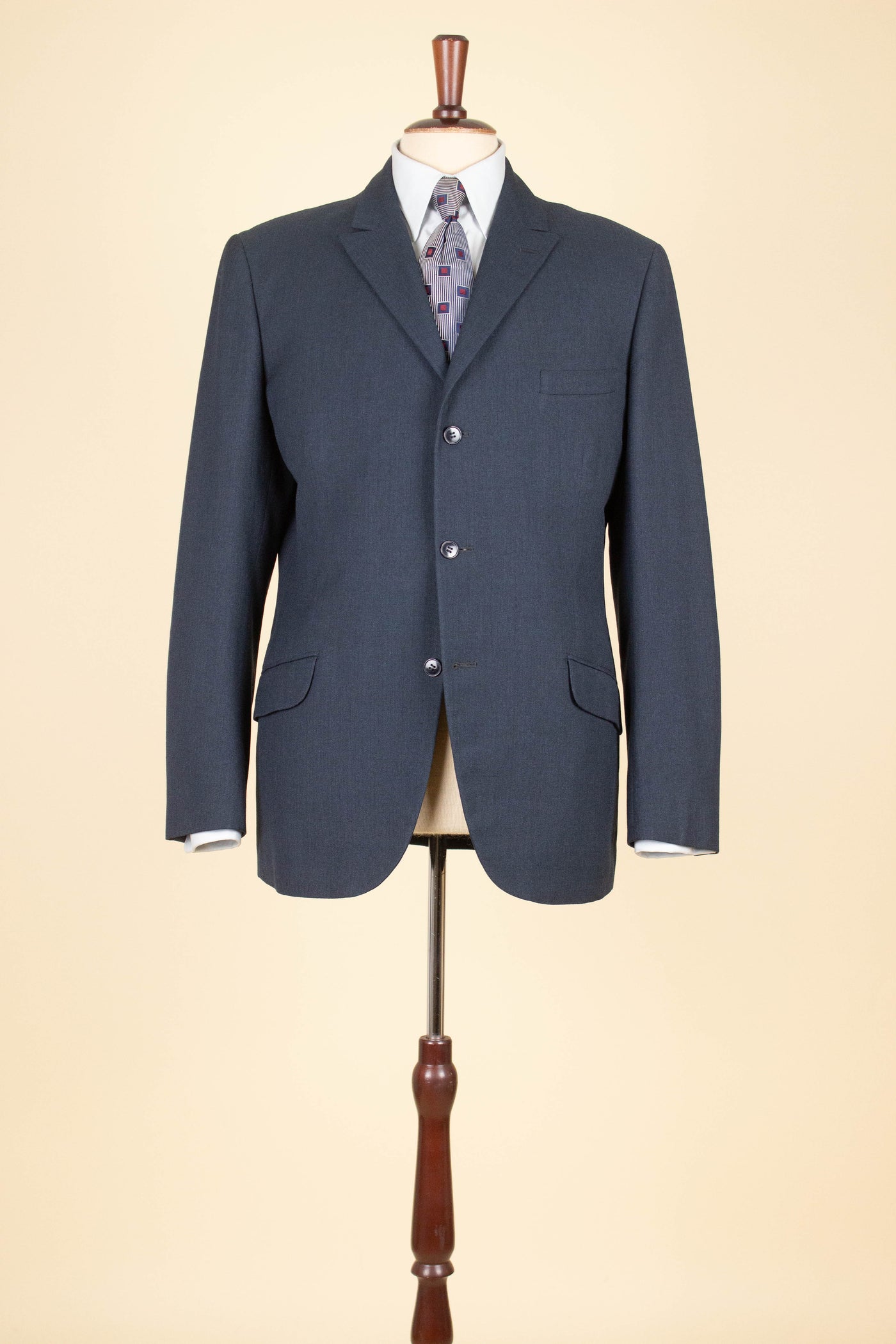SWEDISH 1950S/1960s BLUE GREY TWO PIECE SINGLE BREASTED SUIT BY WIDENGRENS. SIZE CA EU 50