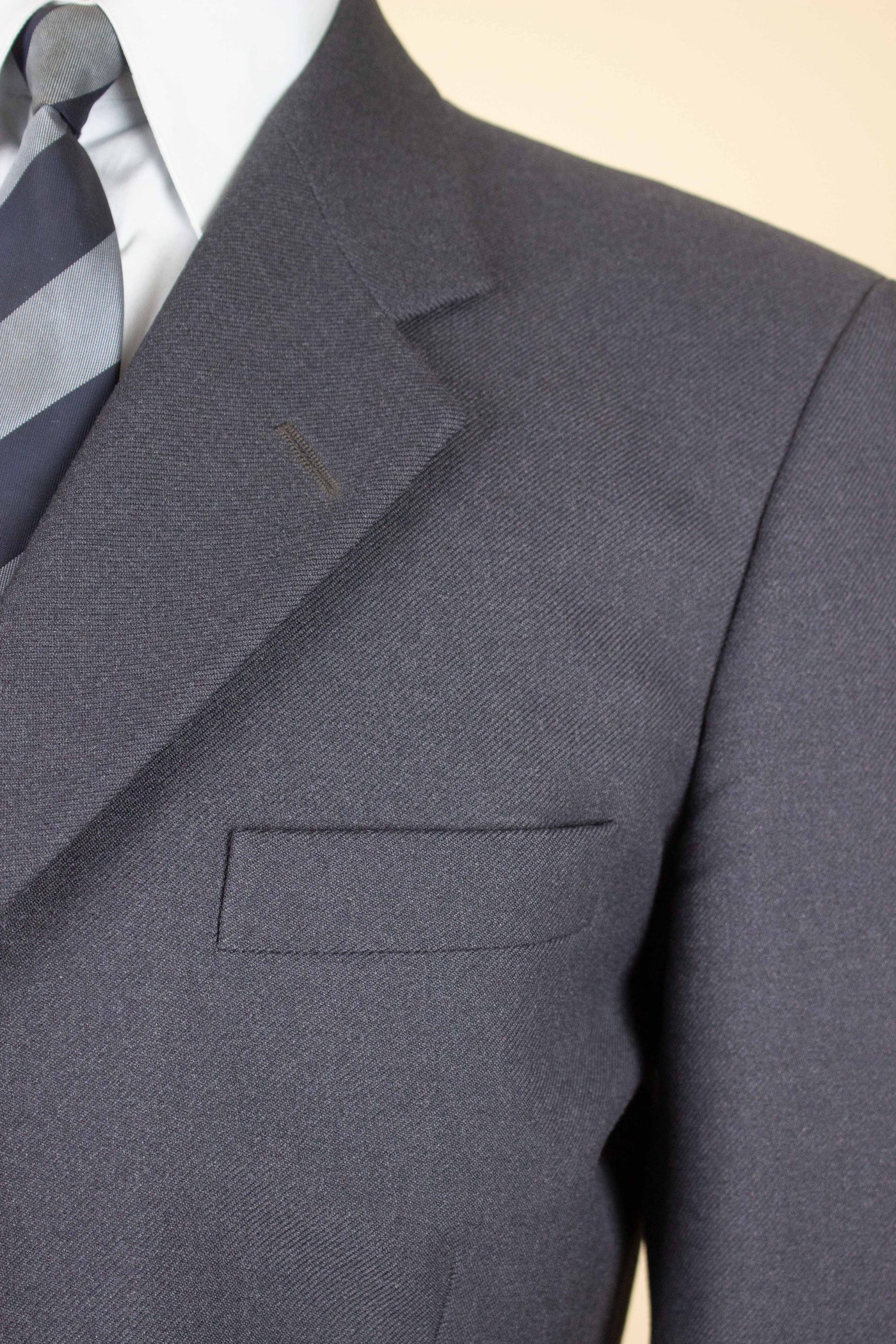 SWEDISH 1950S GREY TWO PIECE SINGLE BREASTED SUIT BY RYTTERQVIST. SIZE CA EU 48
