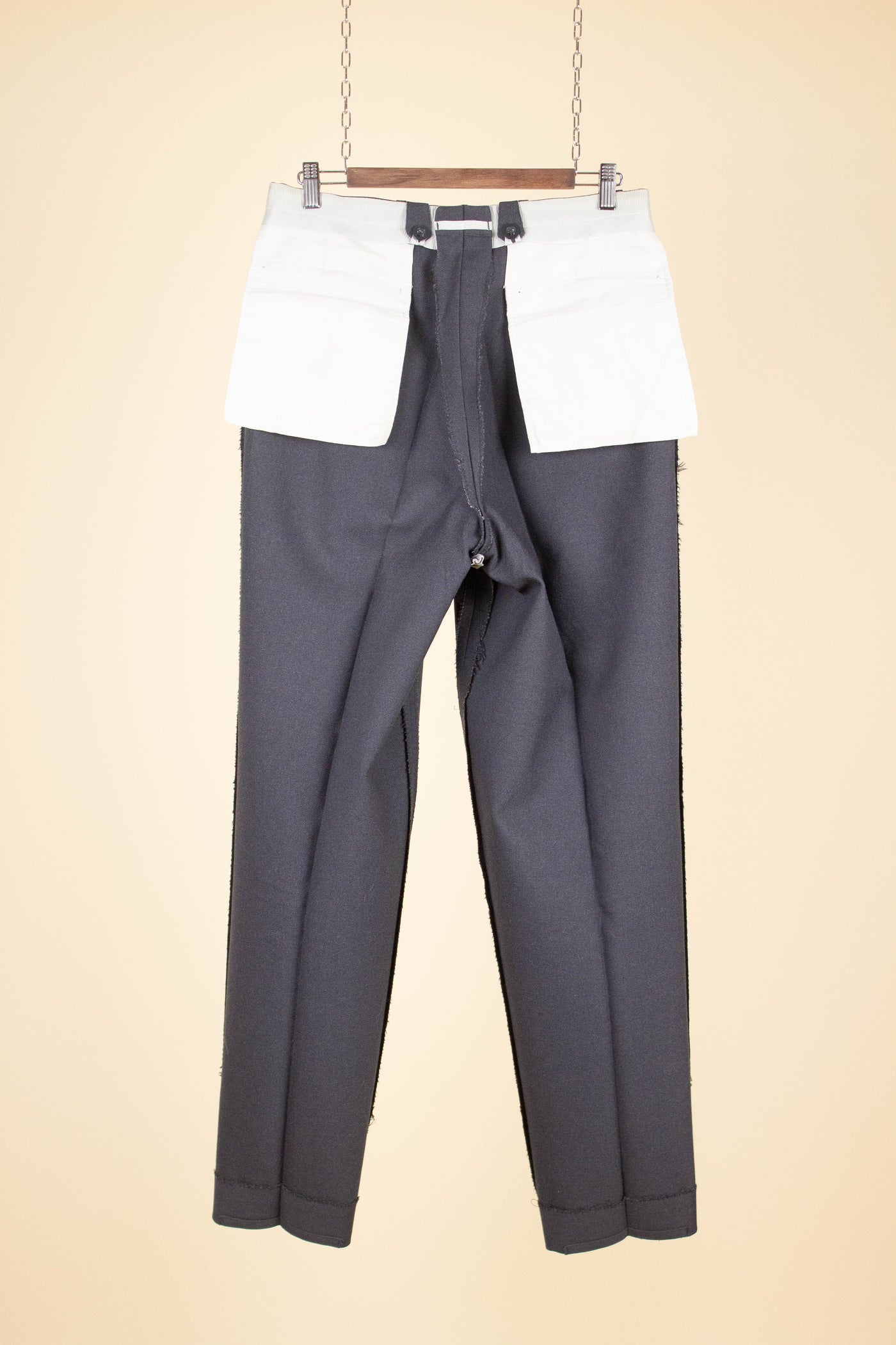 SWEDISH 1950S GREY TWO PIECE SINGLE BREASTED SUIT BY RYTTERQVIST. SIZE CA EU 48
