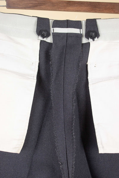 SWEDISH 1950S GREY TWO PIECE SINGLE BREASTED SUIT BY RYTTERQVIST. SIZE CA EU 48