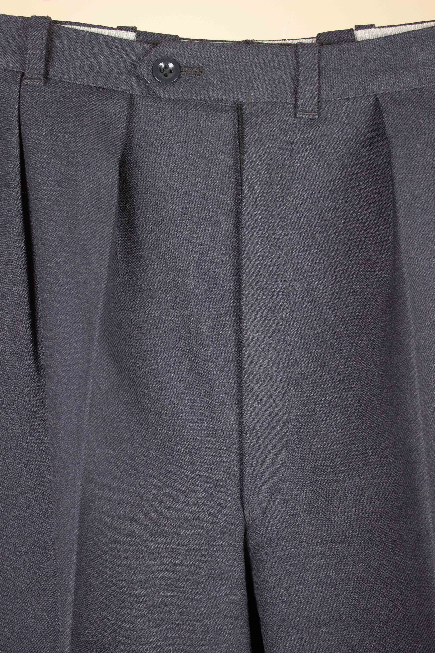 SWEDISH 1950S GREY TWO PIECE SINGLE BREASTED SUIT BY RYTTERQVIST. SIZE CA EU 48