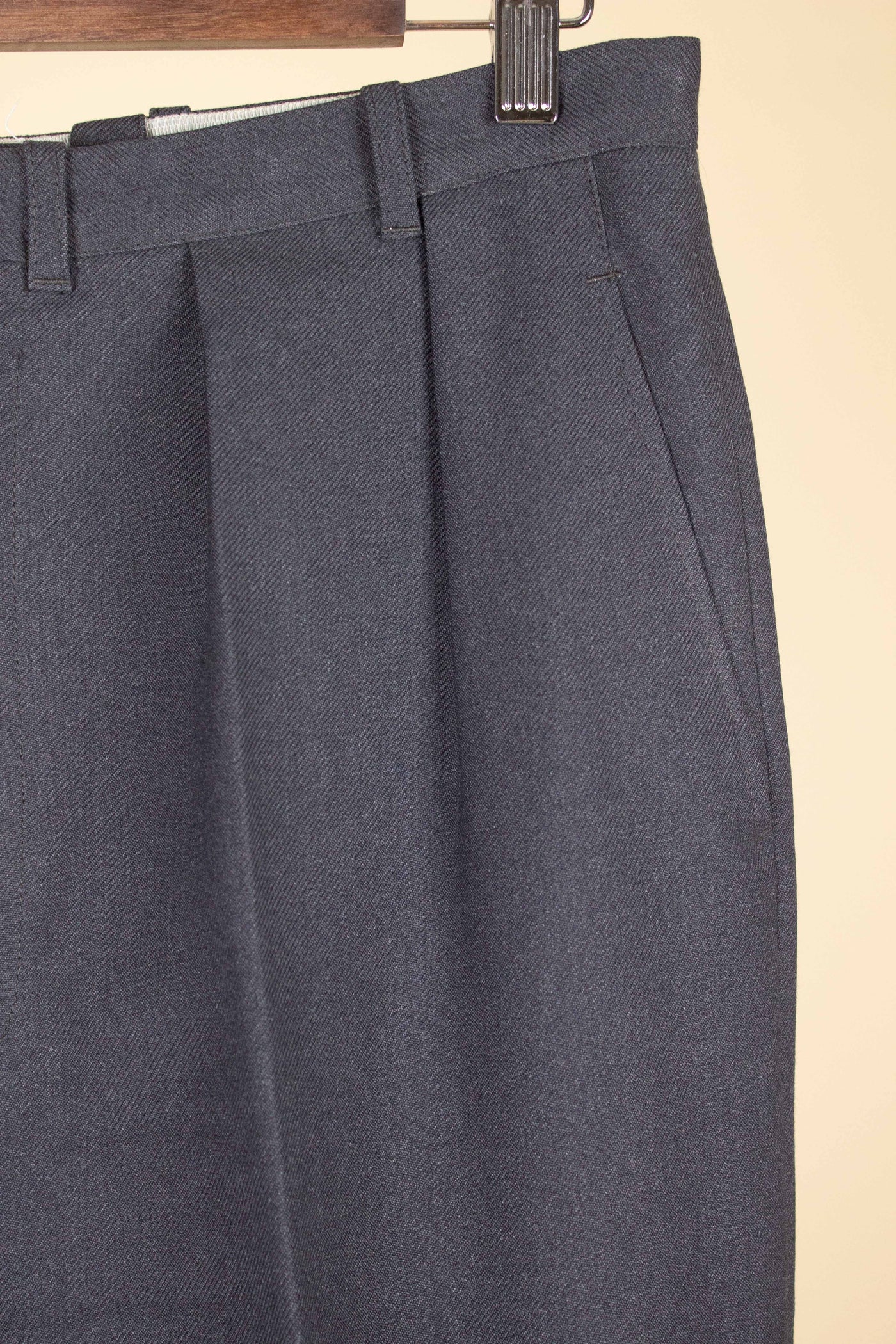 SWEDISH 1950S GREY TWO PIECE SINGLE BREASTED SUIT BY RYTTERQVIST. SIZE CA EU 48