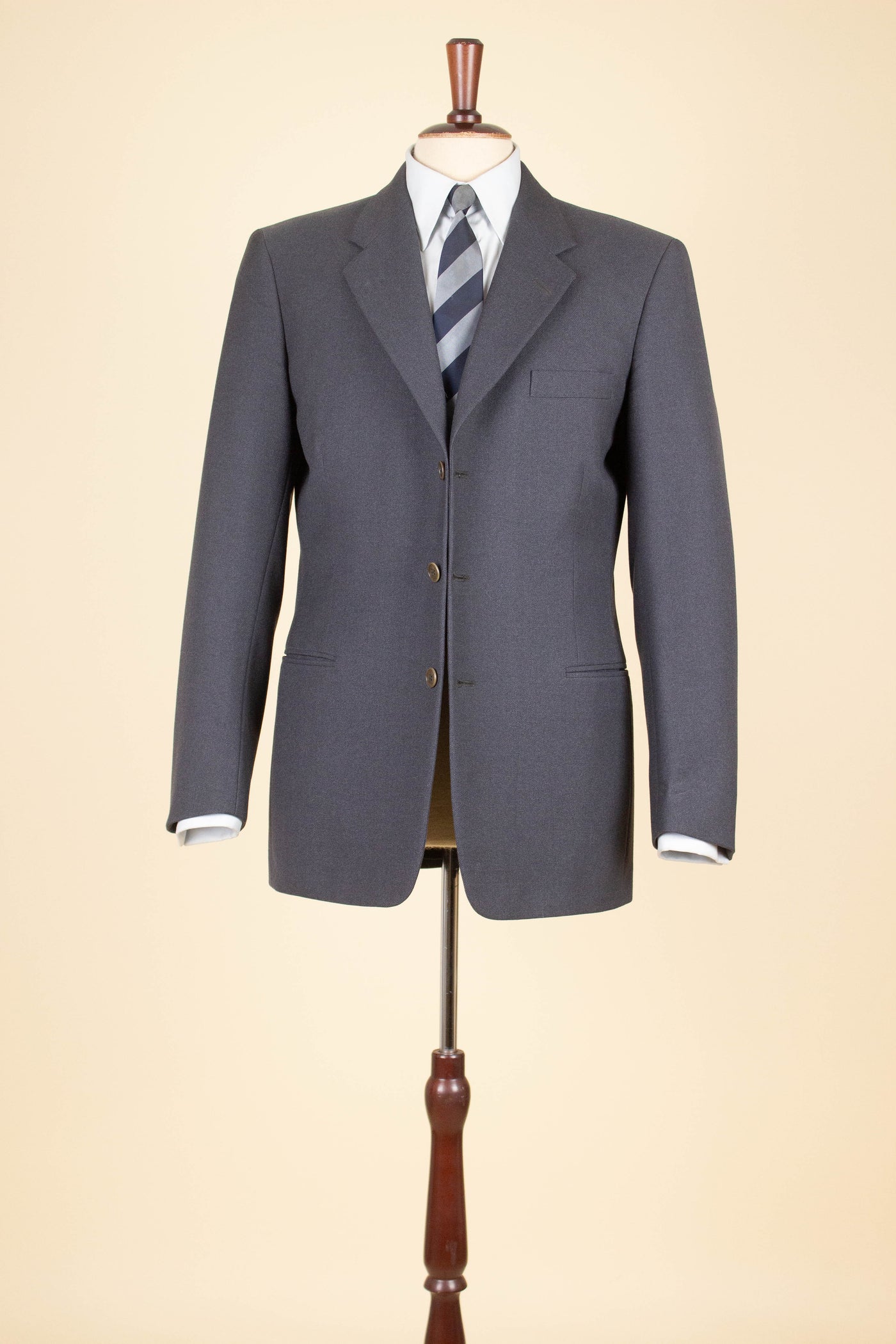 SWEDISH 1950S GREY TWO PIECE SINGLE BREASTED SUIT BY RYTTERQVIST. SIZE CA EU 48