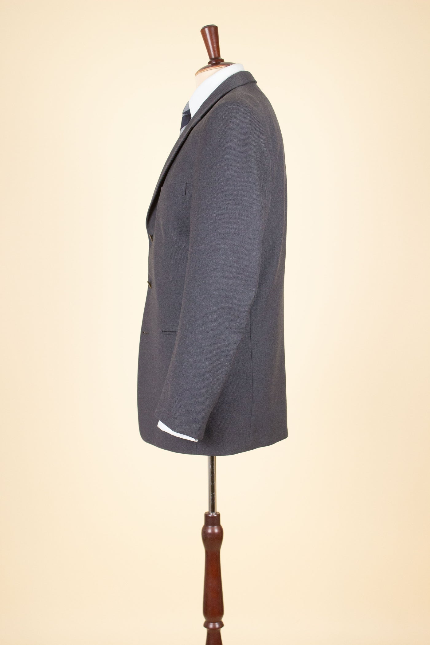 SWEDISH 1950S GREY TWO PIECE SINGLE BREASTED SUIT BY RYTTERQVIST. SIZE CA EU 48