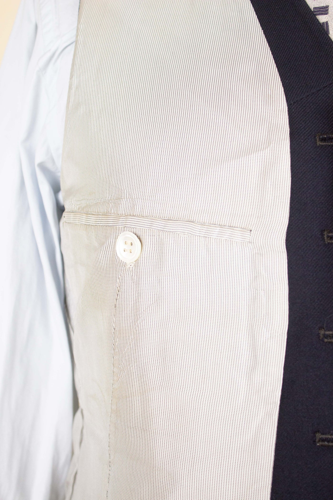 SWEDISH 1930S DARK BLUE DOUBLE BREASTED THREE PIECE SUIT BY PUB. SIZE CA EU 48