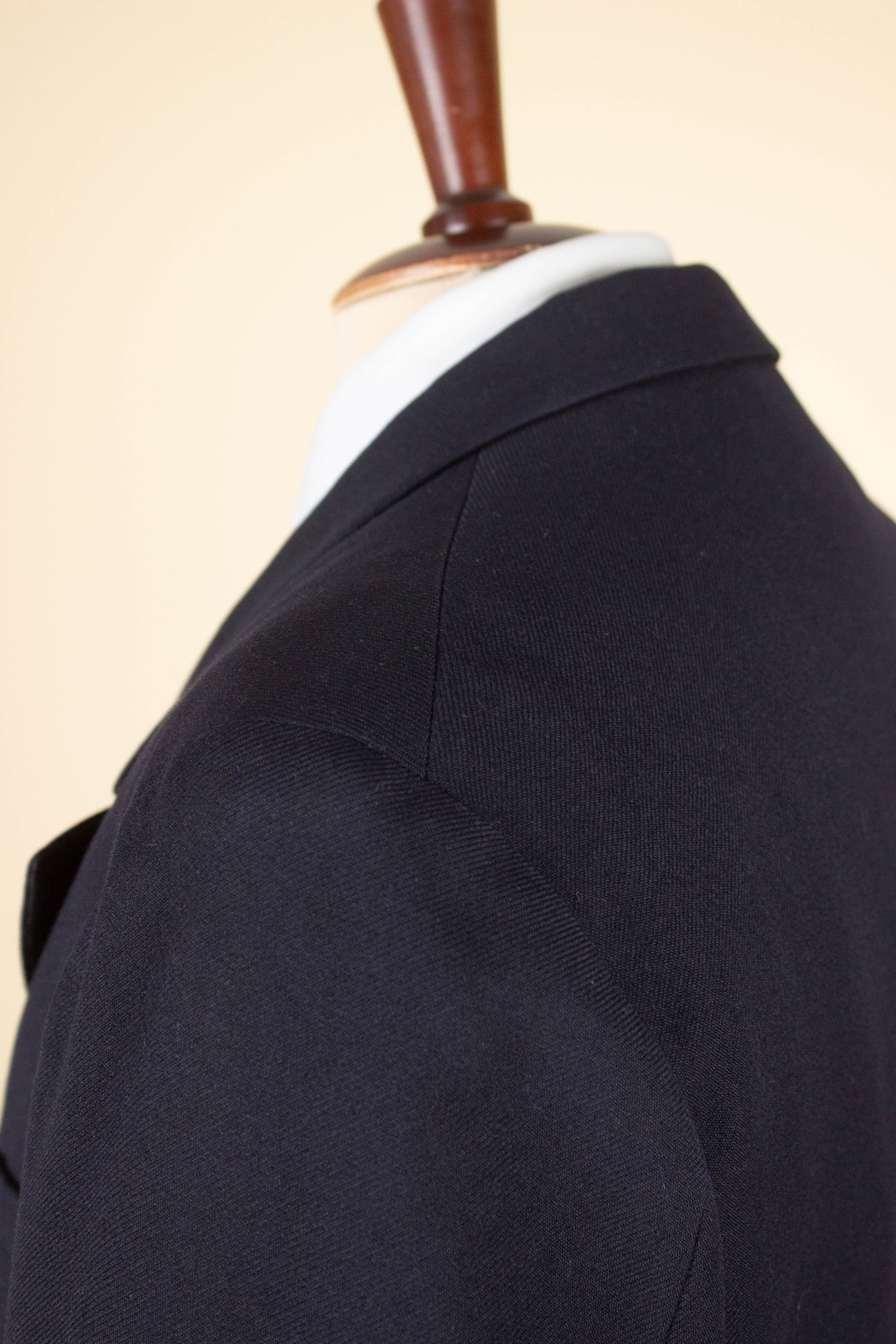 SWEDISH 1930S DARK BLUE DOUBLE BREASTED THREE PIECE SUIT BY PUB. SIZE CA EU 48