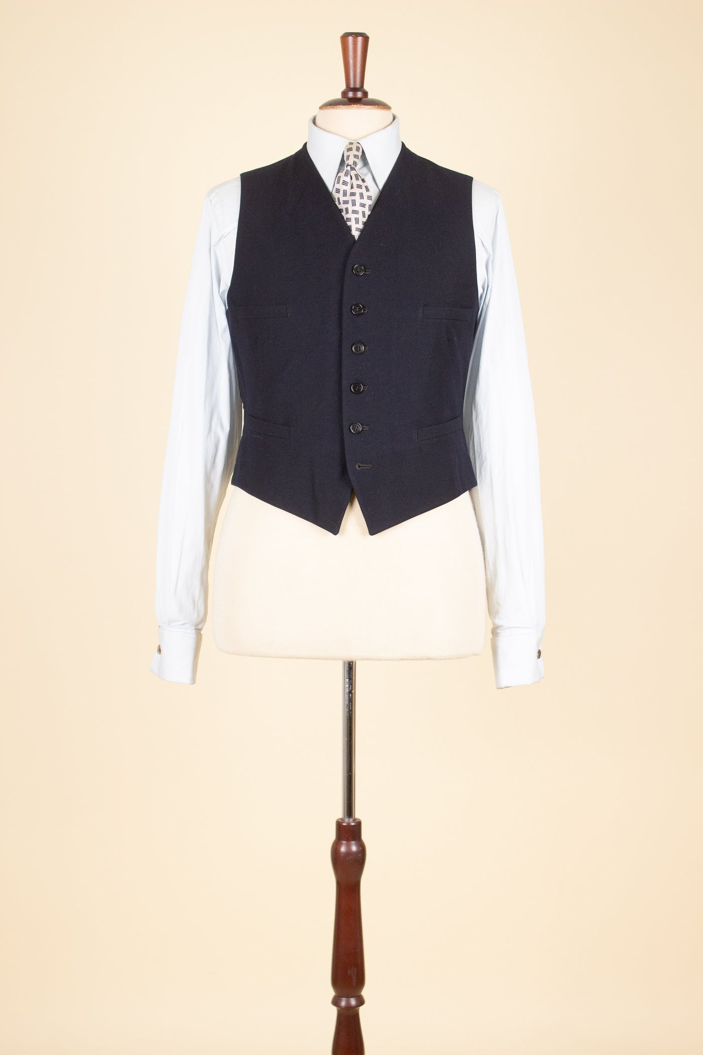 SWEDISH 1930S DARK BLUE DOUBLE BREASTED THREE PIECE SUIT BY PUB. SIZE CA EU 48