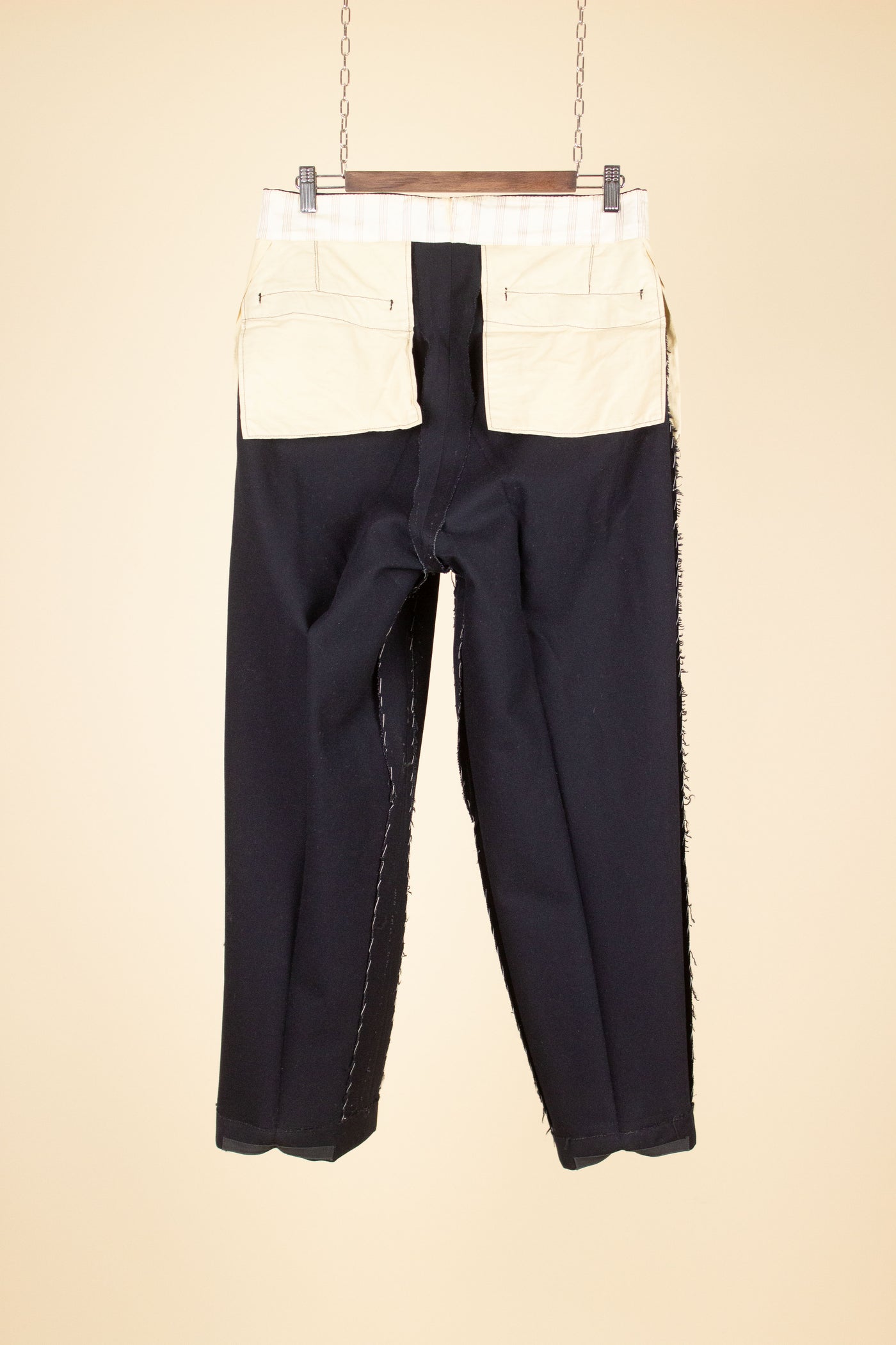 SWEDISH 1930S DARK BLUE TWO PIECE SINGLE BREASTED SUIT BY H.WISTRÖM. SIZE CA EU 44