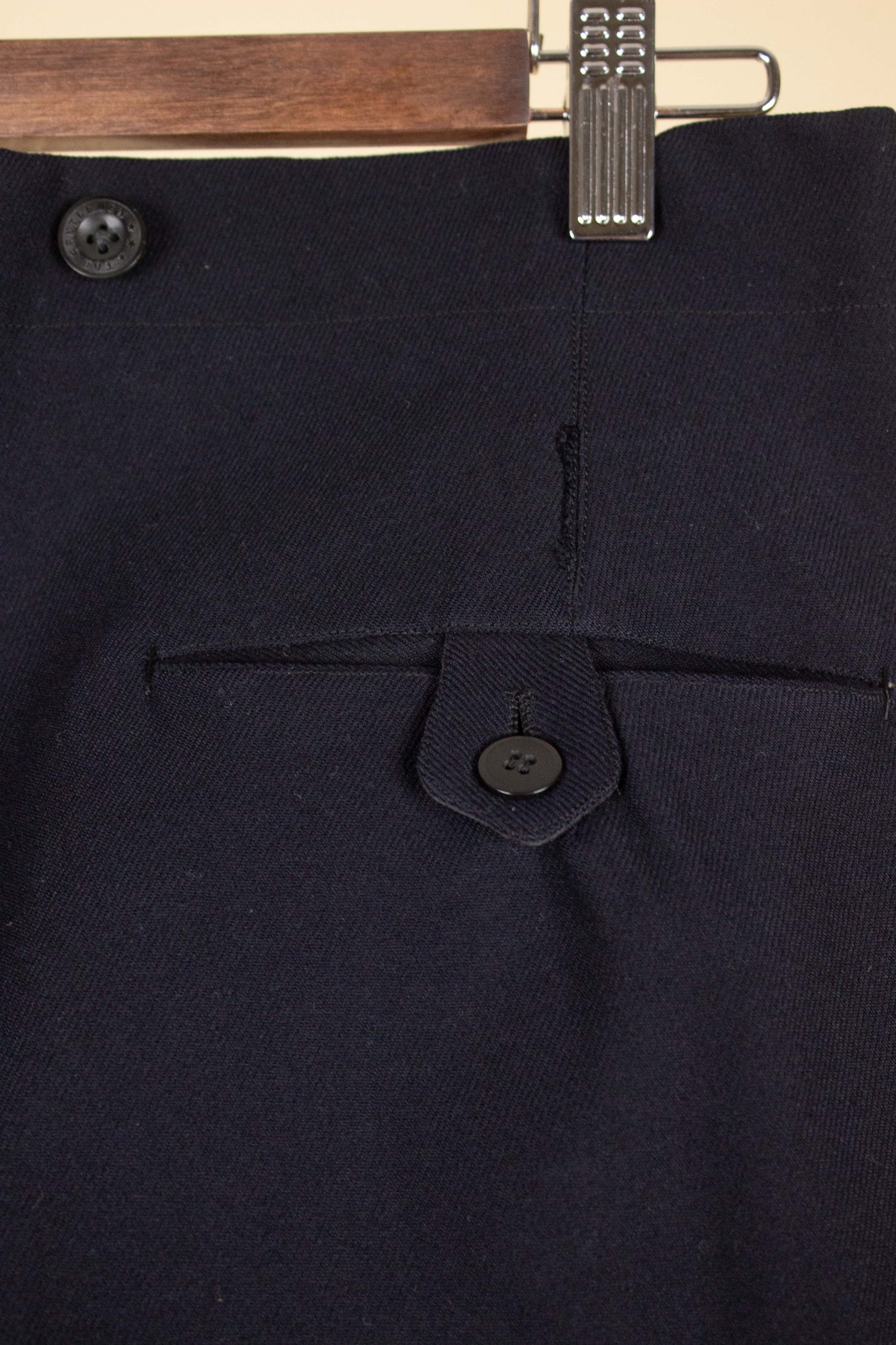 SWEDISH 1930S DARK BLUE TWO PIECE SINGLE BREASTED SUIT BY H.WISTRÖM. SIZE CA EU 44