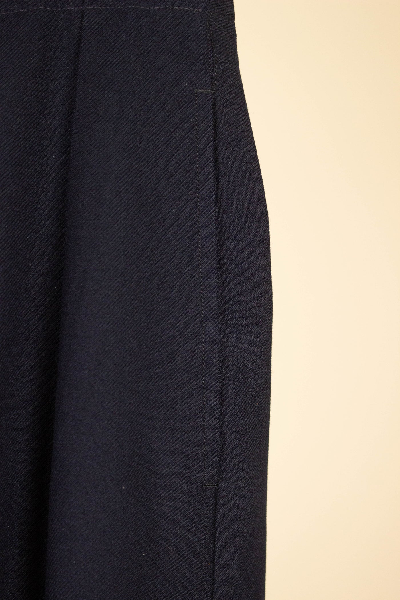 SWEDISH 1930S DARK BLUE TWO PIECE SINGLE BREASTED SUIT BY H.WISTRÖM. SIZE CA EU 44