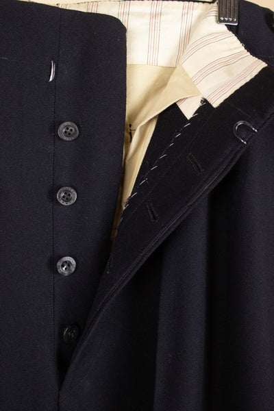SWEDISH 1930S DARK BLUE TWO PIECE SINGLE BREASTED SUIT BY H.WISTRÖM. SIZE CA EU 44