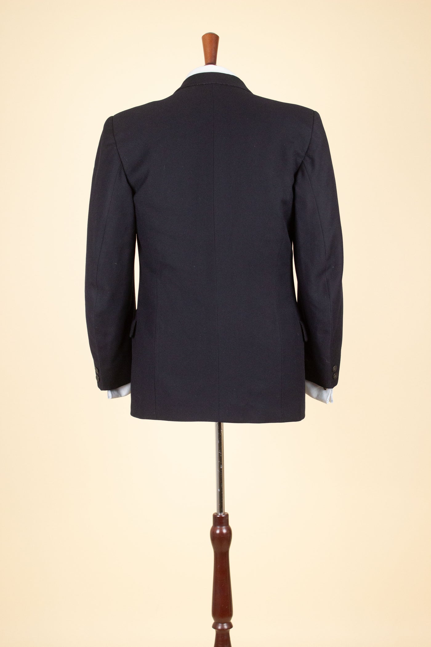 SWEDISH 1930S DARK BLUE TWO PIECE SINGLE BREASTED SUIT BY H.WISTRÖM. SIZE CA EU 44