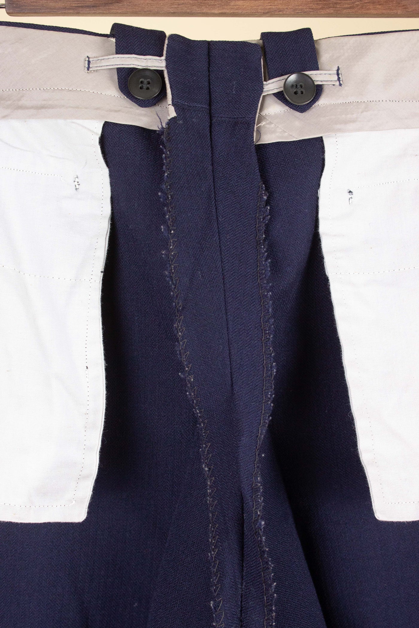 SWEDISH 1940S DARK BLUE TWO PIECE DOUBLE BREASTED SUIT BY RORY. SIZE CA EU 50