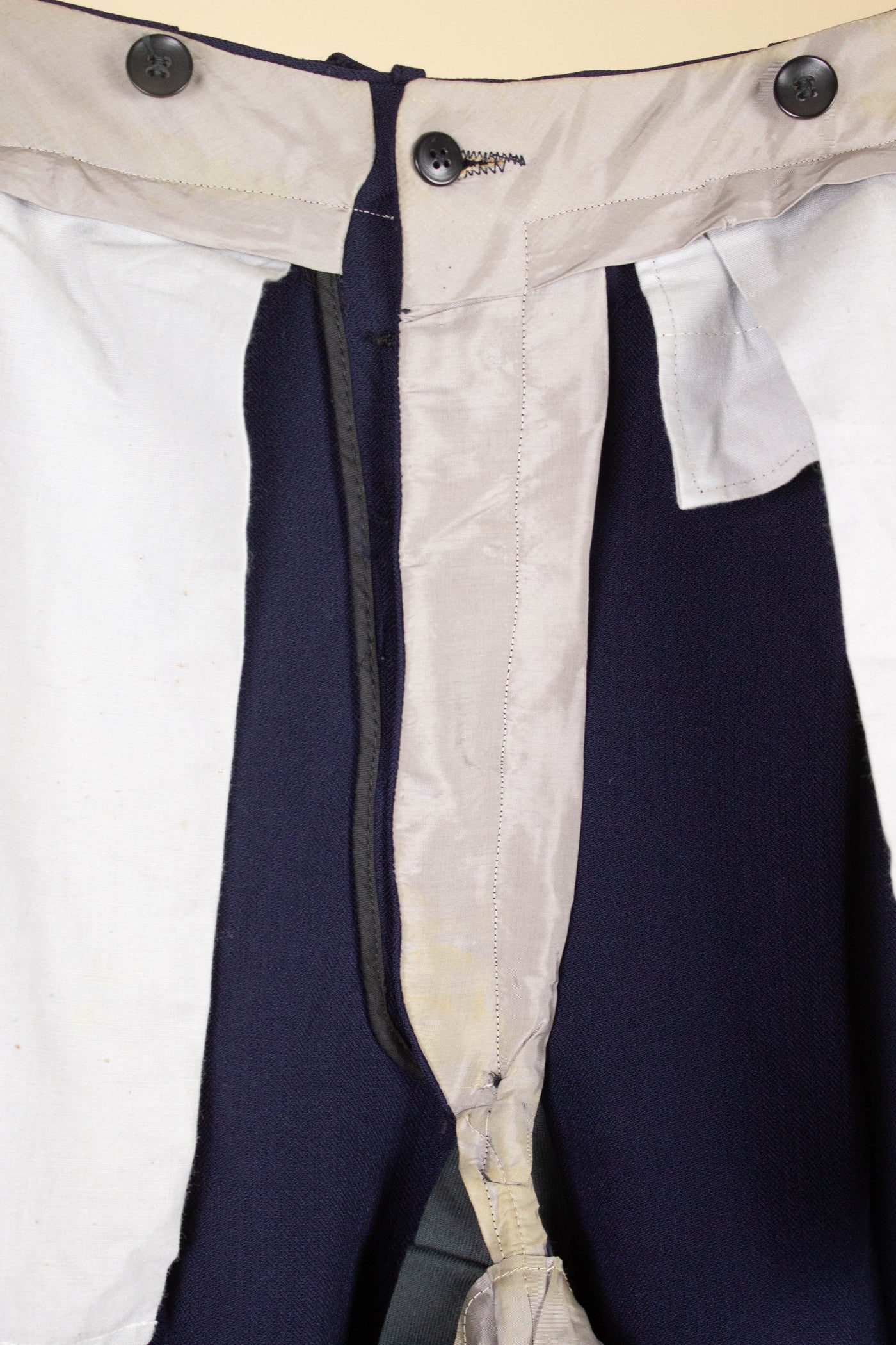 SWEDISH 1940S DARK BLUE TWO PIECE DOUBLE BREASTED SUIT BY RORY. SIZE CA EU 50