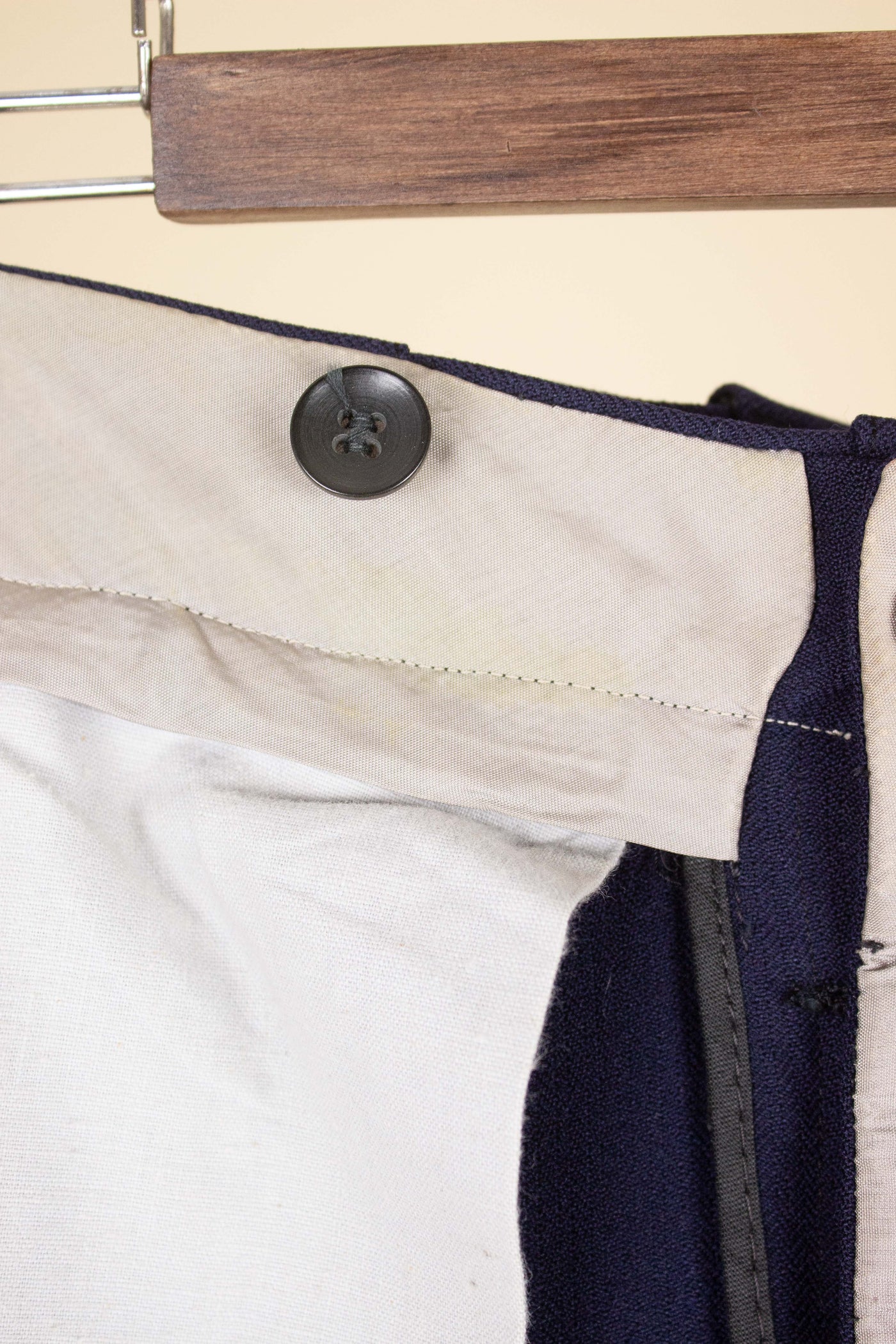 SWEDISH 1940S DARK BLUE TWO PIECE DOUBLE BREASTED SUIT BY RORY. SIZE CA EU 50