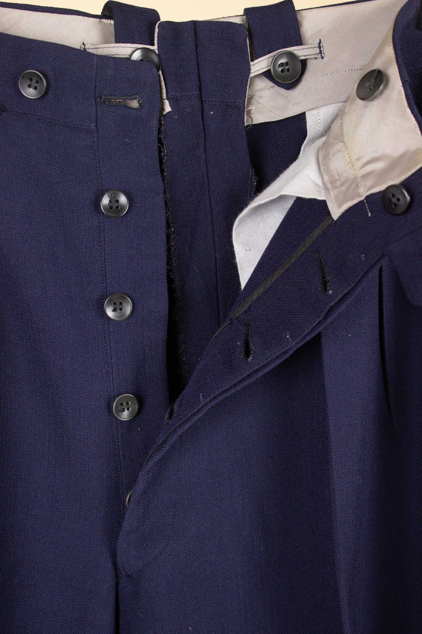 SWEDISH 1940S DARK BLUE TWO PIECE DOUBLE BREASTED SUIT BY RORY. SIZE CA EU 50
