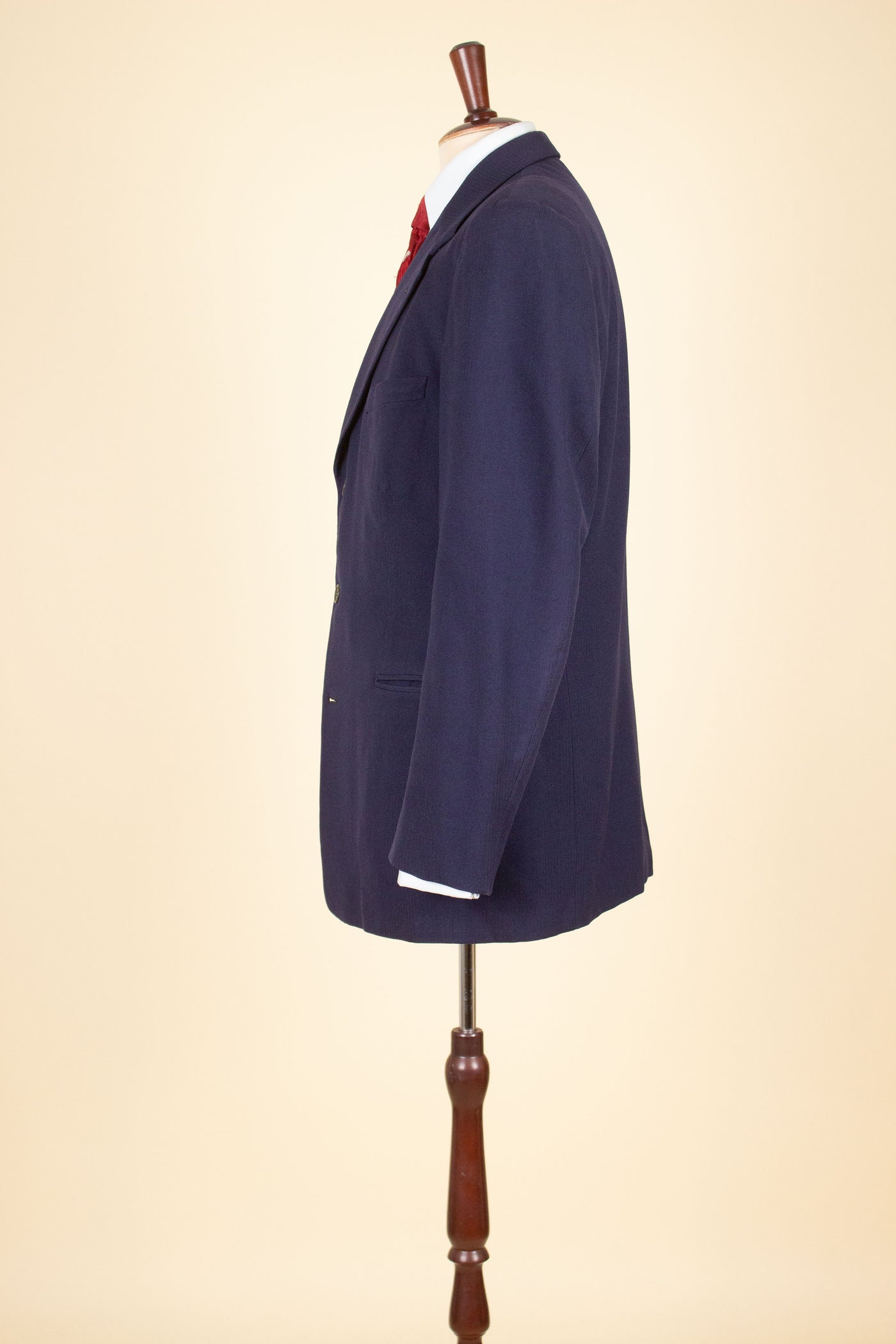 SWEDISH 1940S DARK BLUE TWO PIECE DOUBLE BREASTED SUIT BY RORY. SIZE CA EU 50