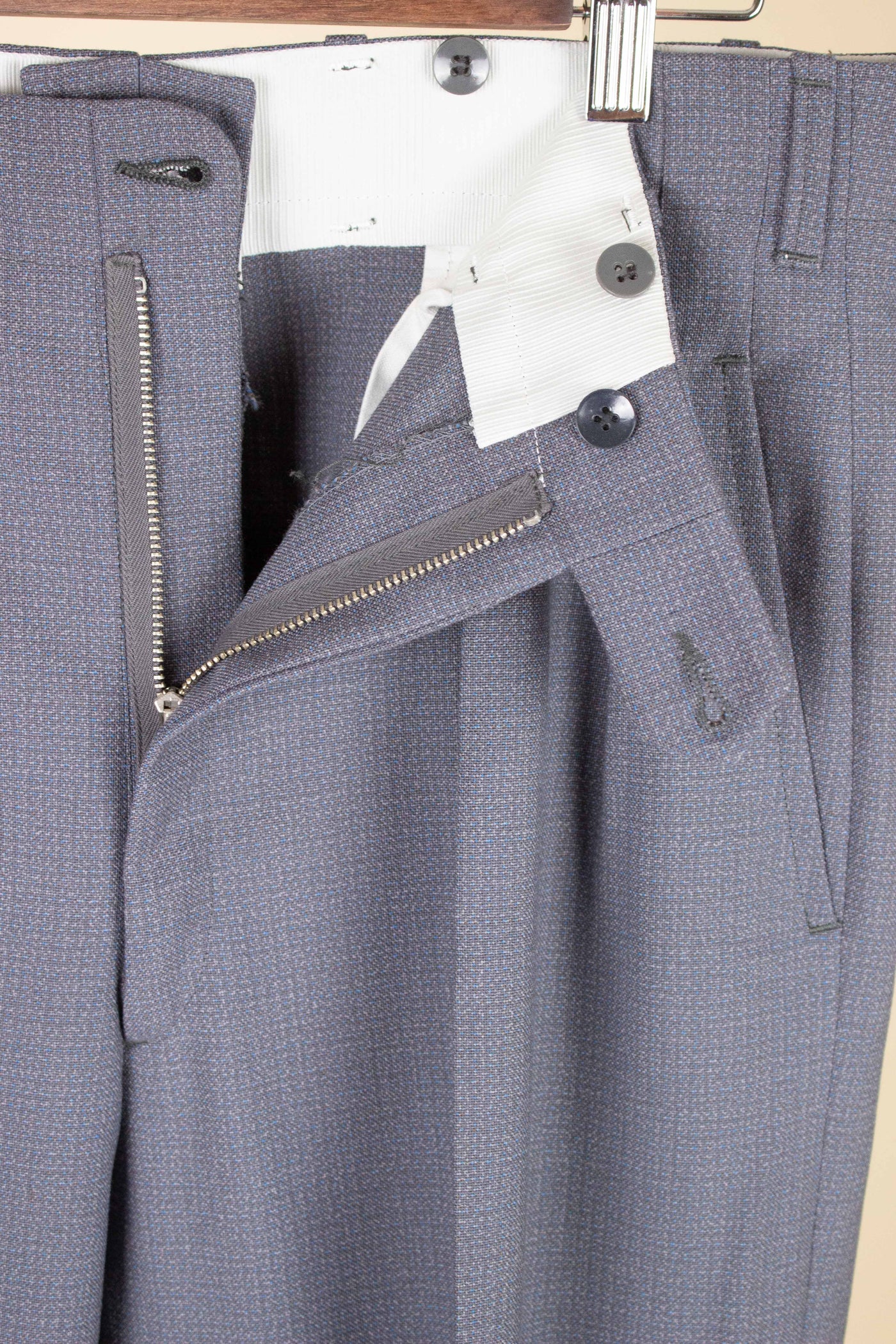 SWEDISH 1940S/1950S GREY TWO PIECE DEADSTOCK SUIT BY FUNKMAN. SIZE CA EU 50