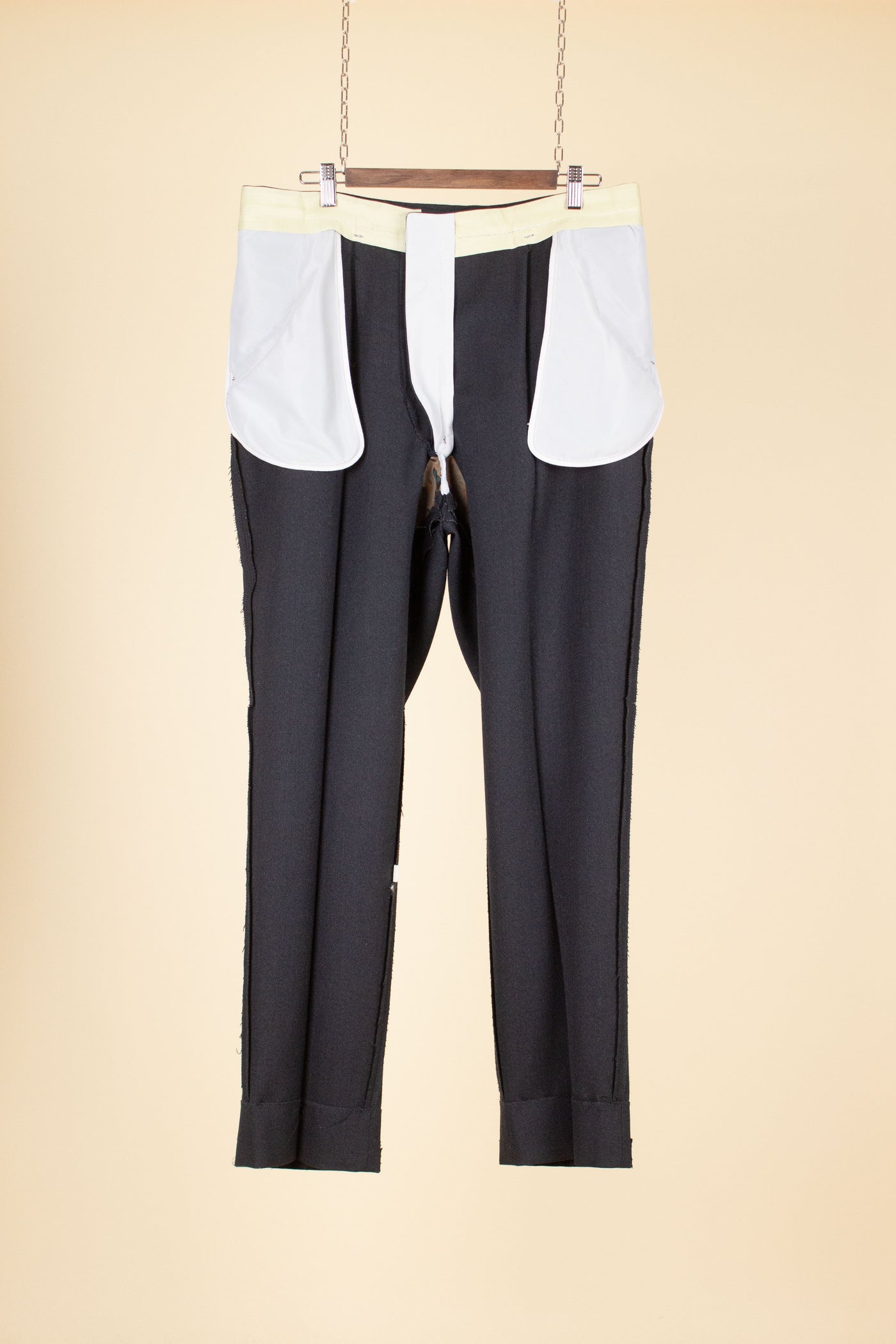 1960S SWEDISH DARK GREY SINGLE BREASTED TWO PIECE SUIT BY G. THULIN. SIZE CA EU 56
