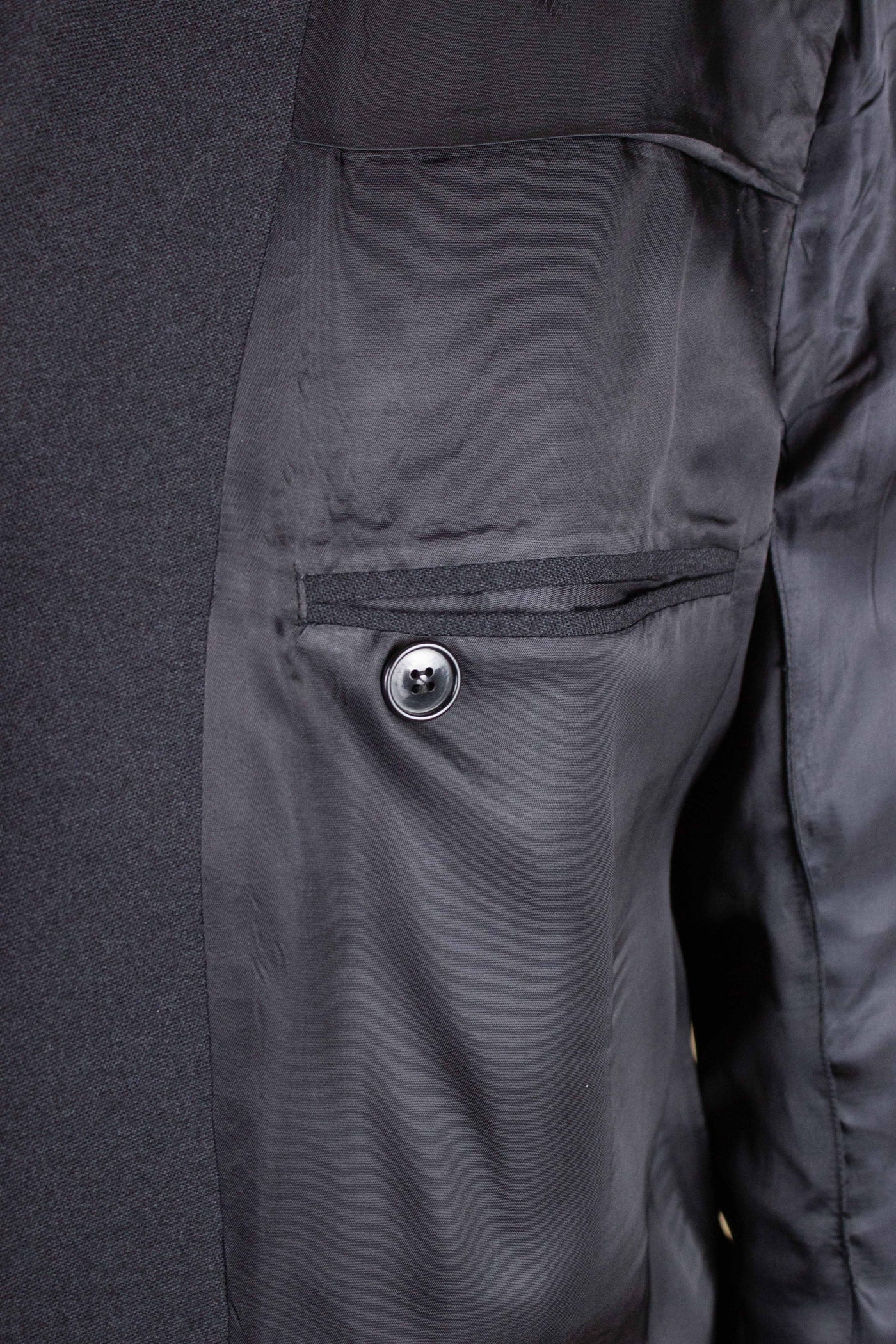 1960S SWEDISH DARK GREY SINGLE BREASTED TWO PIECE SUIT BY G. THULIN. SIZE CA EU 56