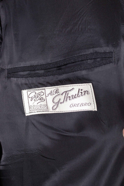 1960S SWEDISH DARK GREY SINGLE BREASTED TWO PIECE SUIT BY G. THULIN. SIZE CA EU 56