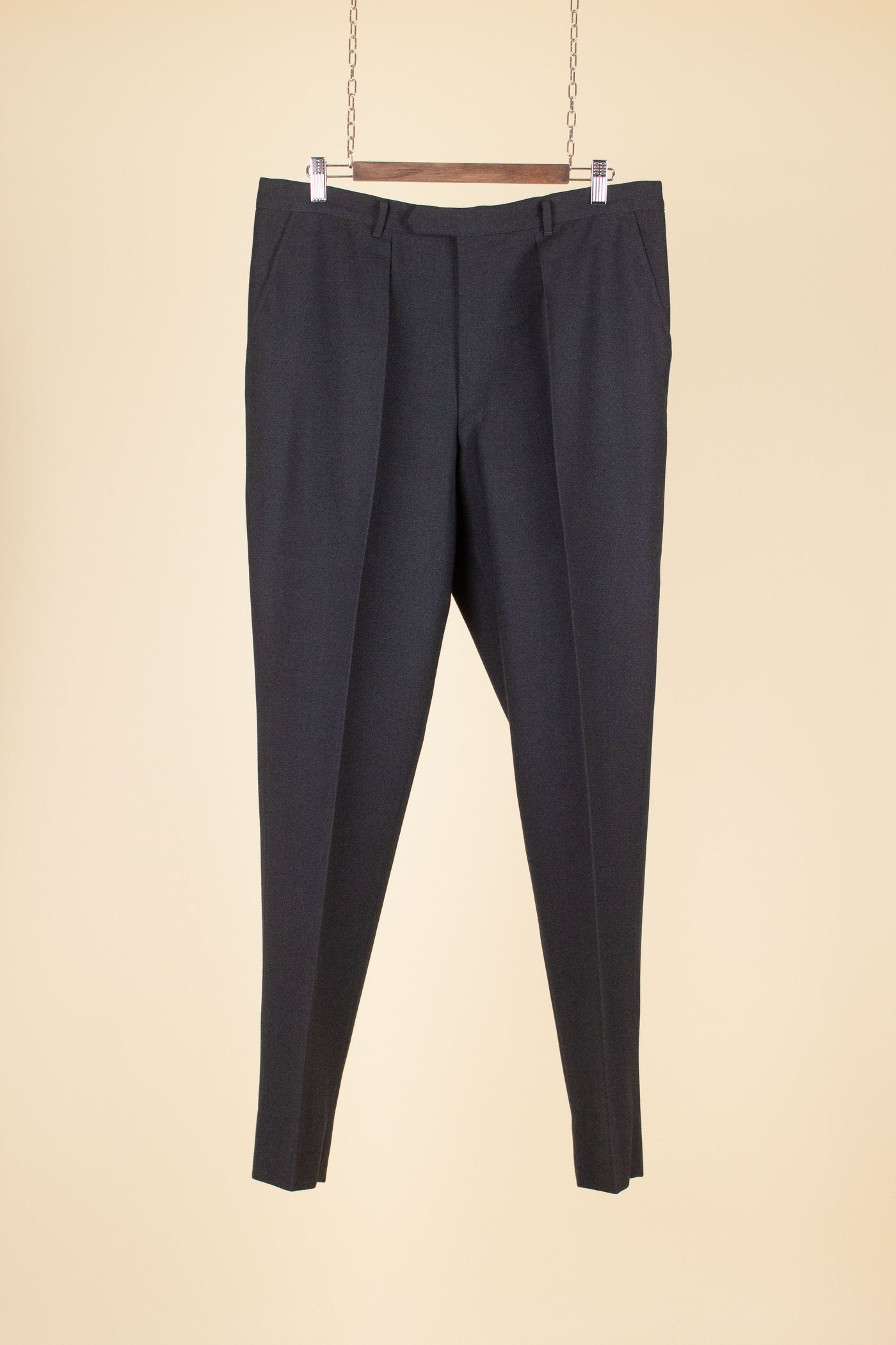1960S SWEDISH DARK GREY SINGLE BREASTED TWO PIECE SUIT BY G. THULIN. SIZE CA EU 56