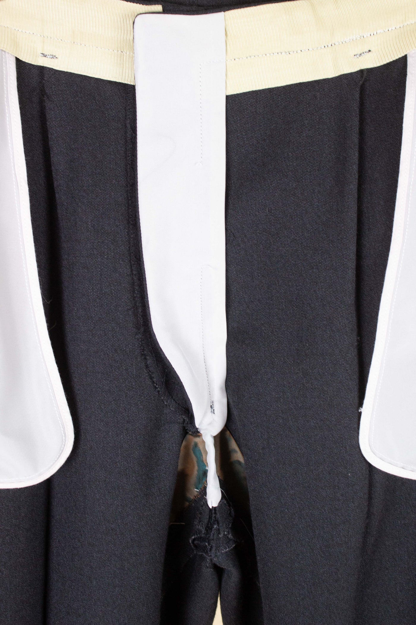 1960S SWEDISH DARK GREY SINGLE BREASTED TWO PIECE SUIT BY G. THULIN. SIZE CA EU 56