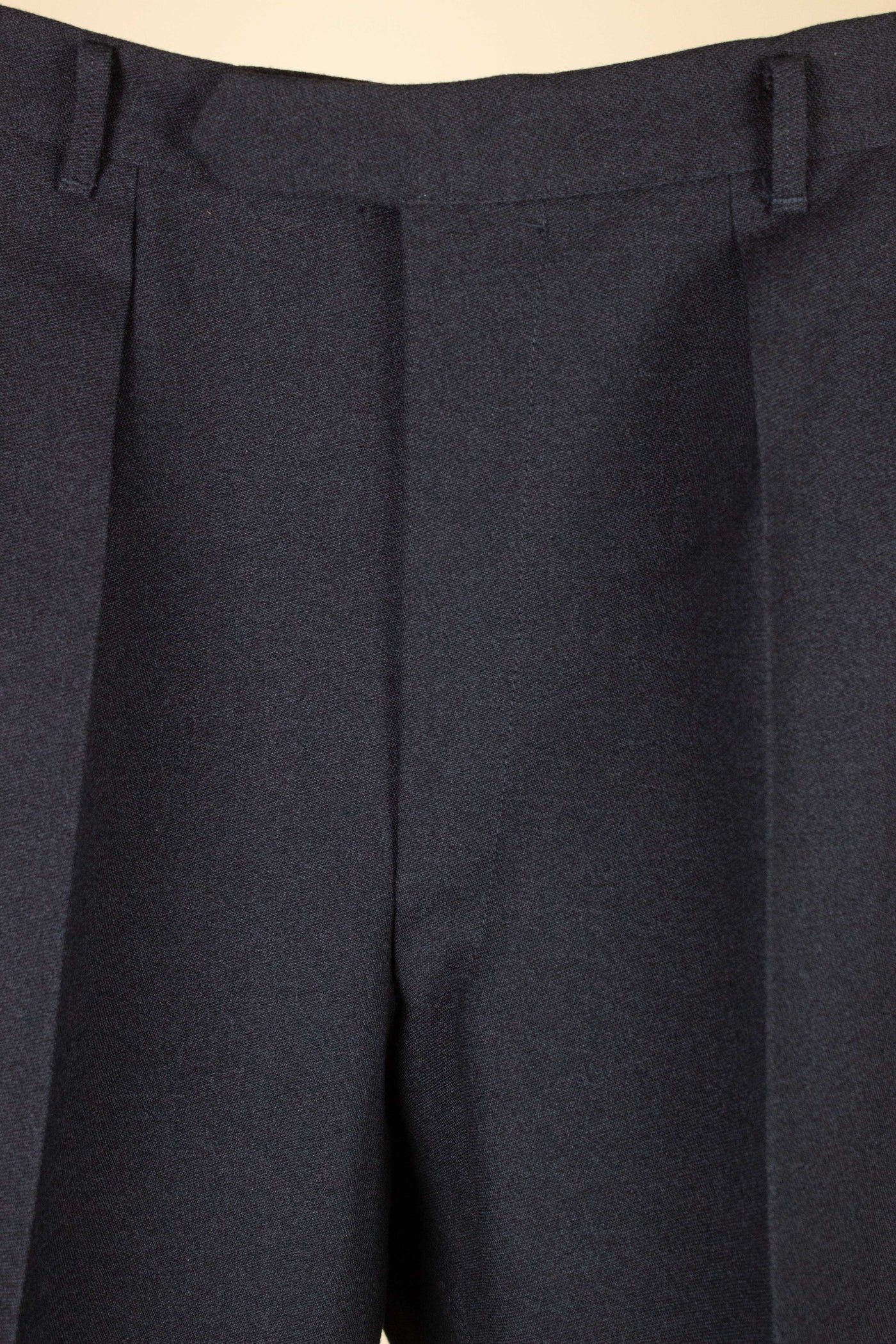 1960S SWEDISH DARK GREY SINGLE BREASTED TWO PIECE SUIT BY G. THULIN. SIZE CA EU 56