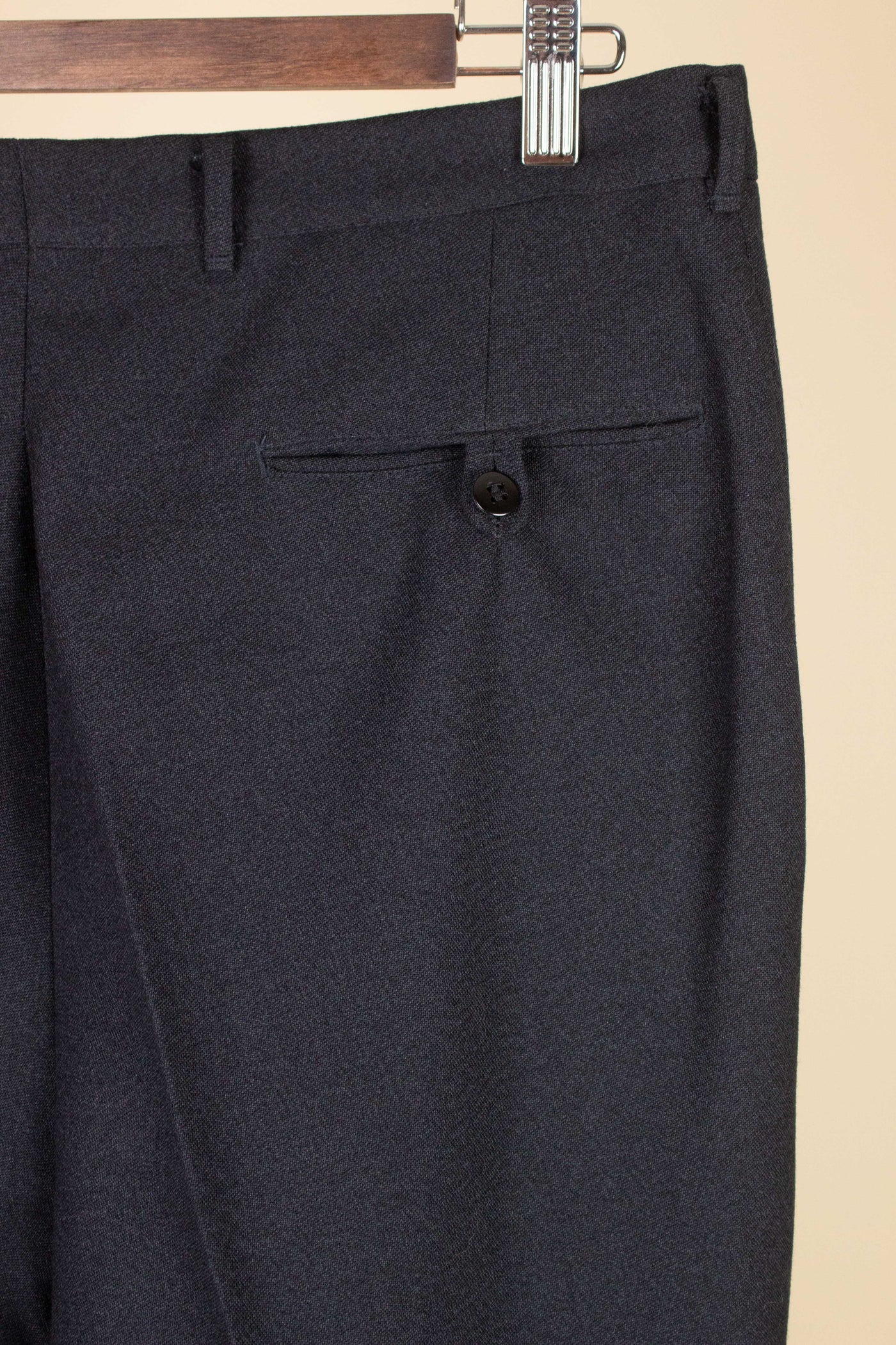 1960S SWEDISH DARK GREY SINGLE BREASTED TWO PIECE SUIT BY G. THULIN. SIZE CA EU 56
