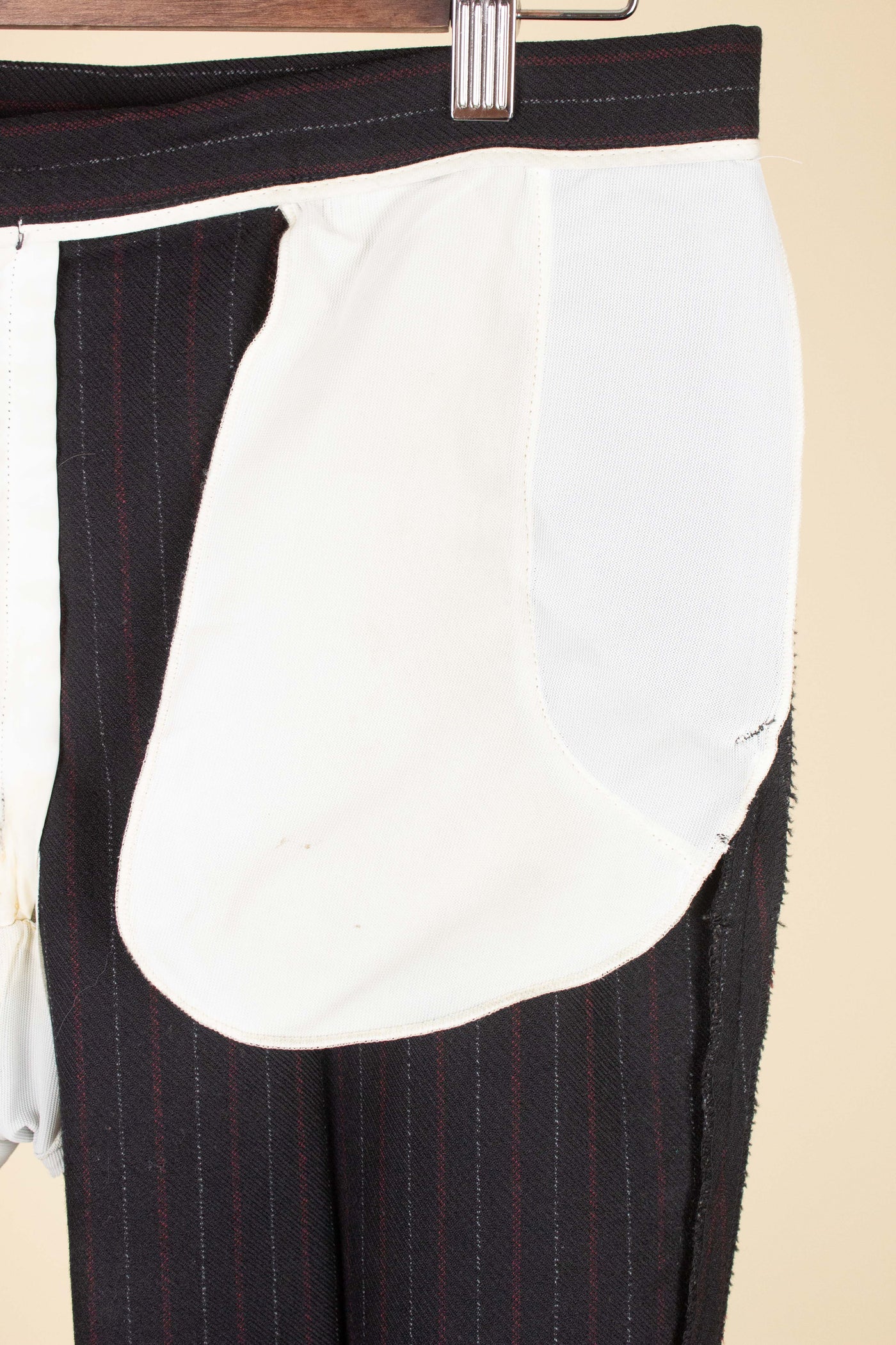 SWEDISH 1960S BLACK PINSTRIPE DOUBLE BRESTED SUIT BY MASTERHAND. SIZE CA EU 50