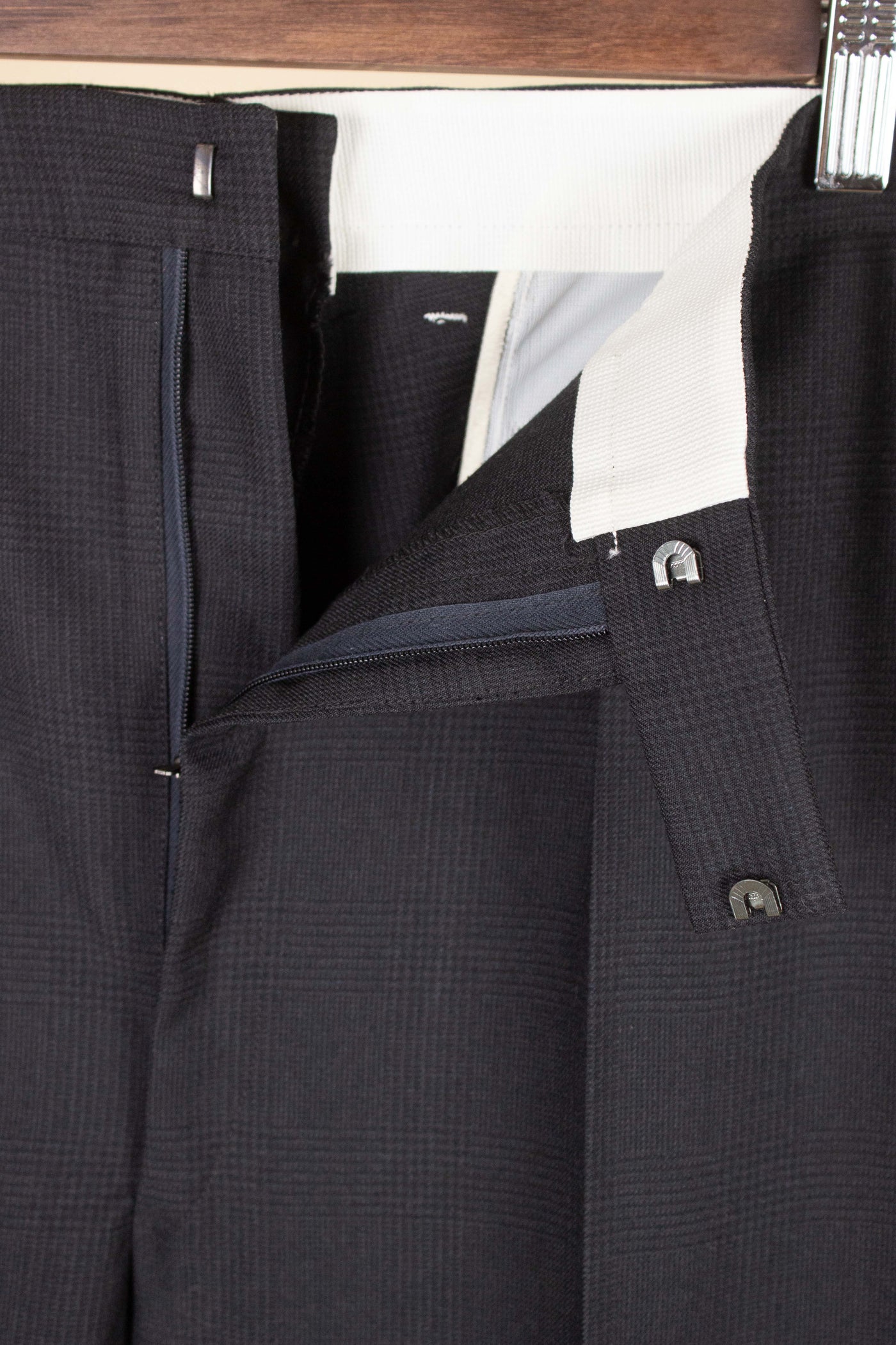 SWEDISH 1960S DARK GREY TWO PIECE SINGLE BREASTED DEADSTOCK SUIT BY UNKNOWN MAKER. SIZE CA EU 48