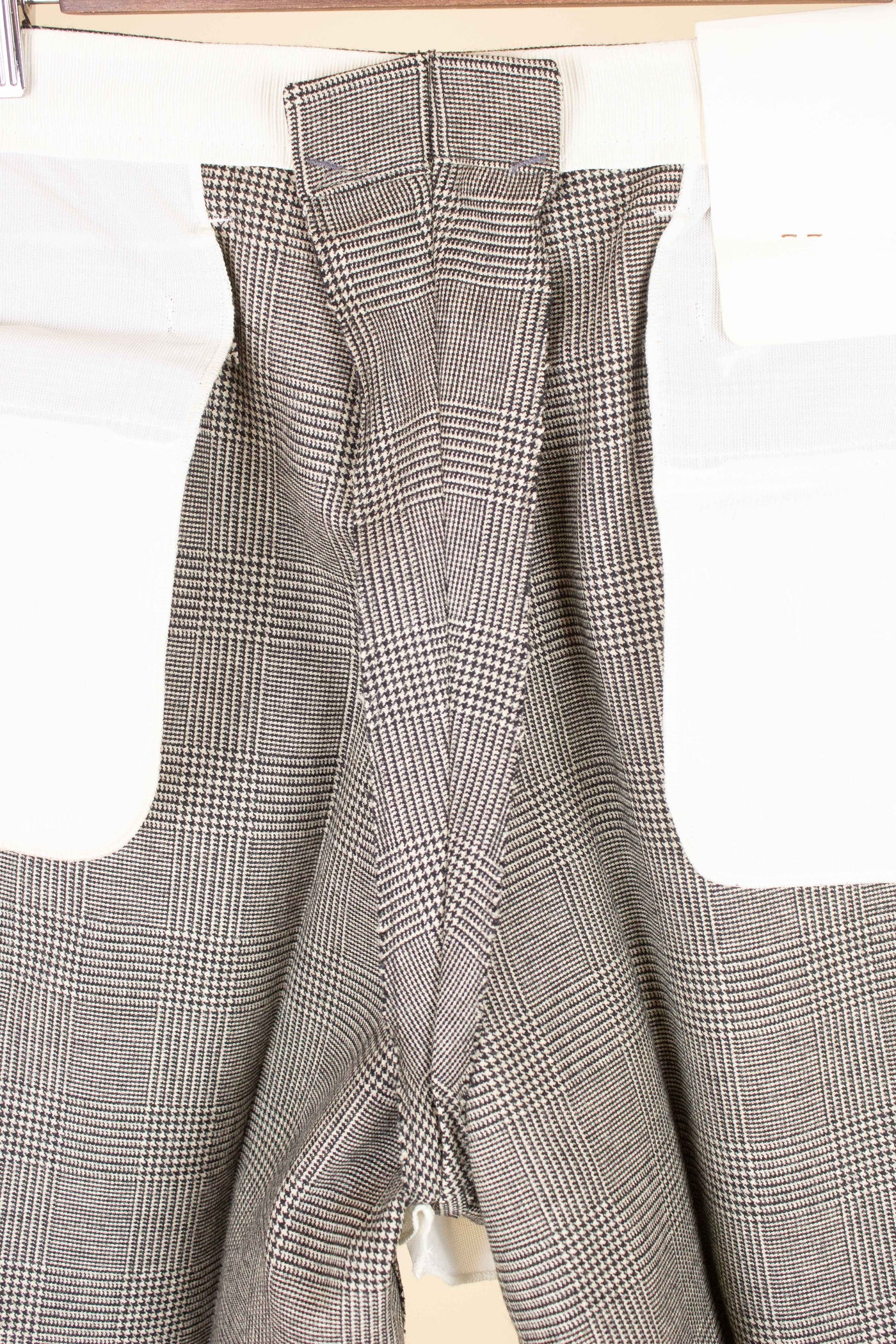 SWEDISH 1960S GREY TWO PIECE PRINCE OF WALES DEADSTOCK SUIT BY PINGVIN. SIZE CA EU 48