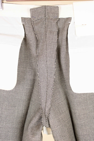SWEDISH 1960S GREY TWO PIECE PRINCE OF WALES DEADSTOCK SUIT BY PINGVIN. SIZE CA EU 48
