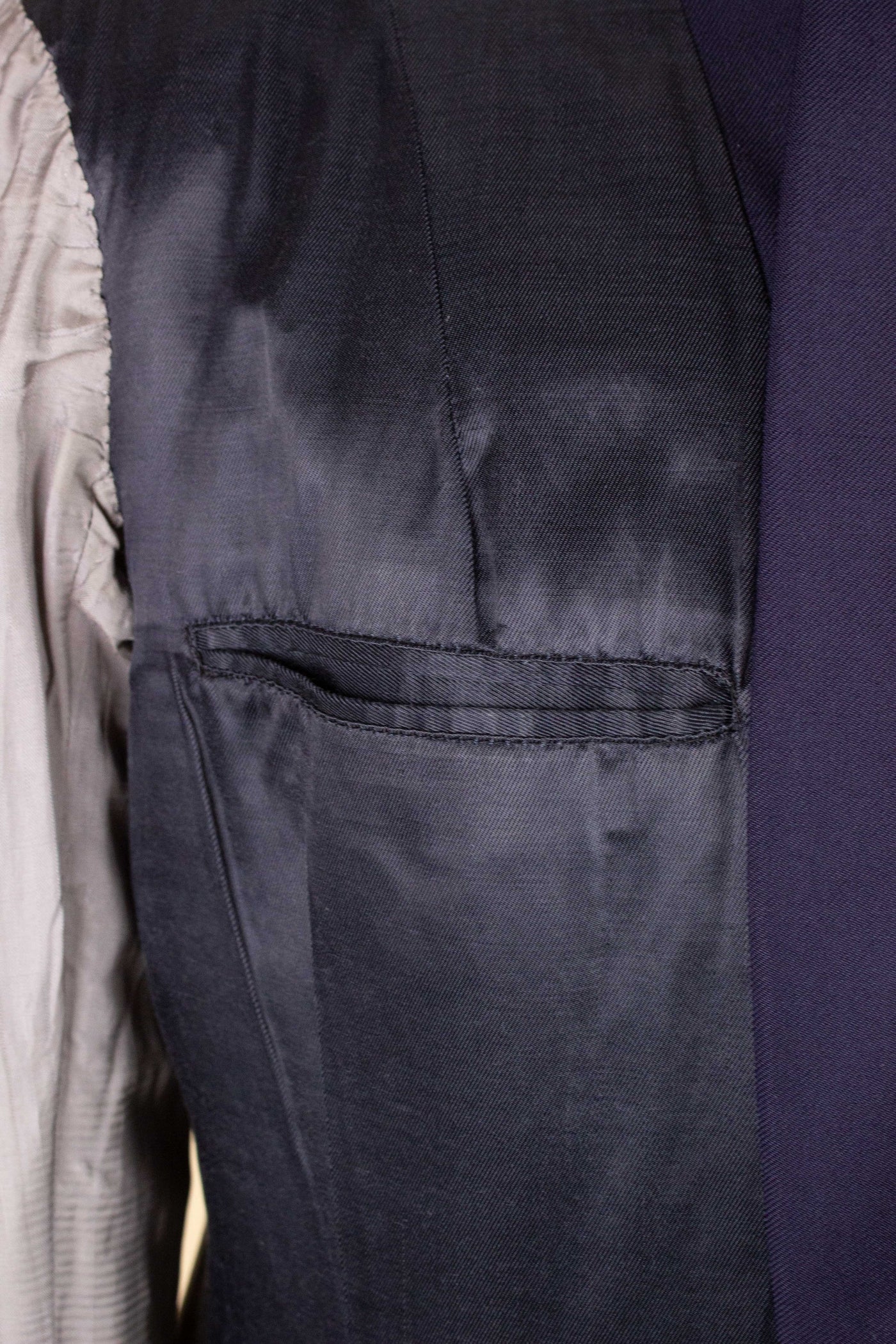 SWEDISH 1940S DARK BLUE DOUBLE BREASTED THREE PIECE SUIT BY VIKING. SIZE CA EU 50