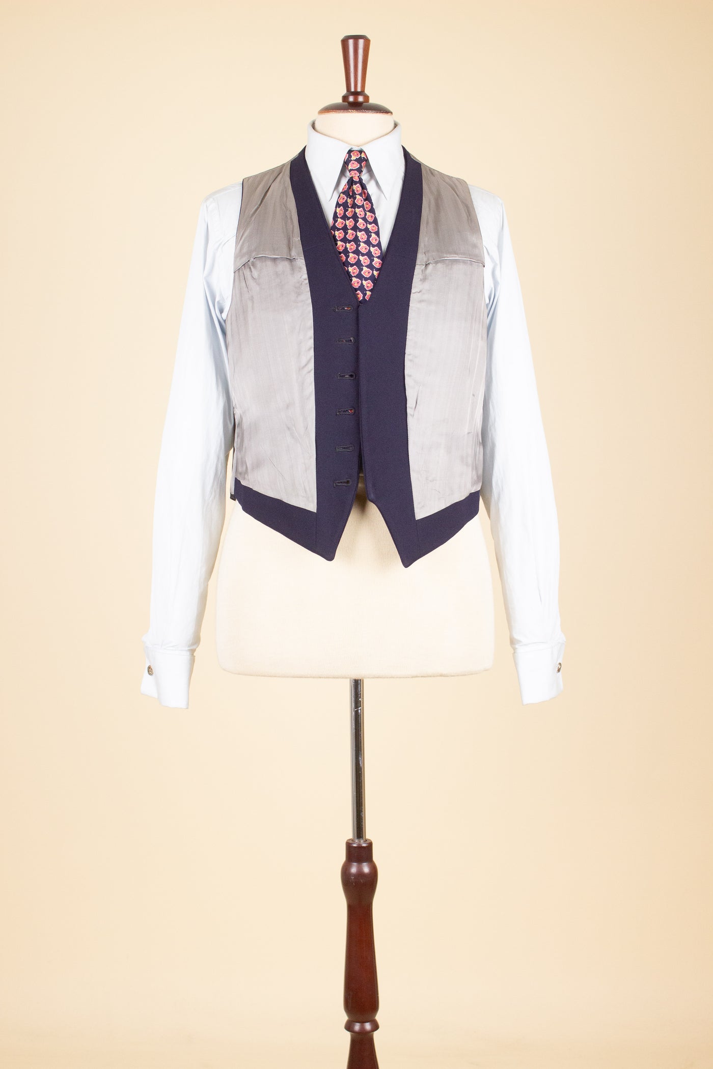 SWEDISH 1940S DARK BLUE DOUBLE BREASTED THREE PIECE SUIT BY VIKING. SIZE CA EU 50