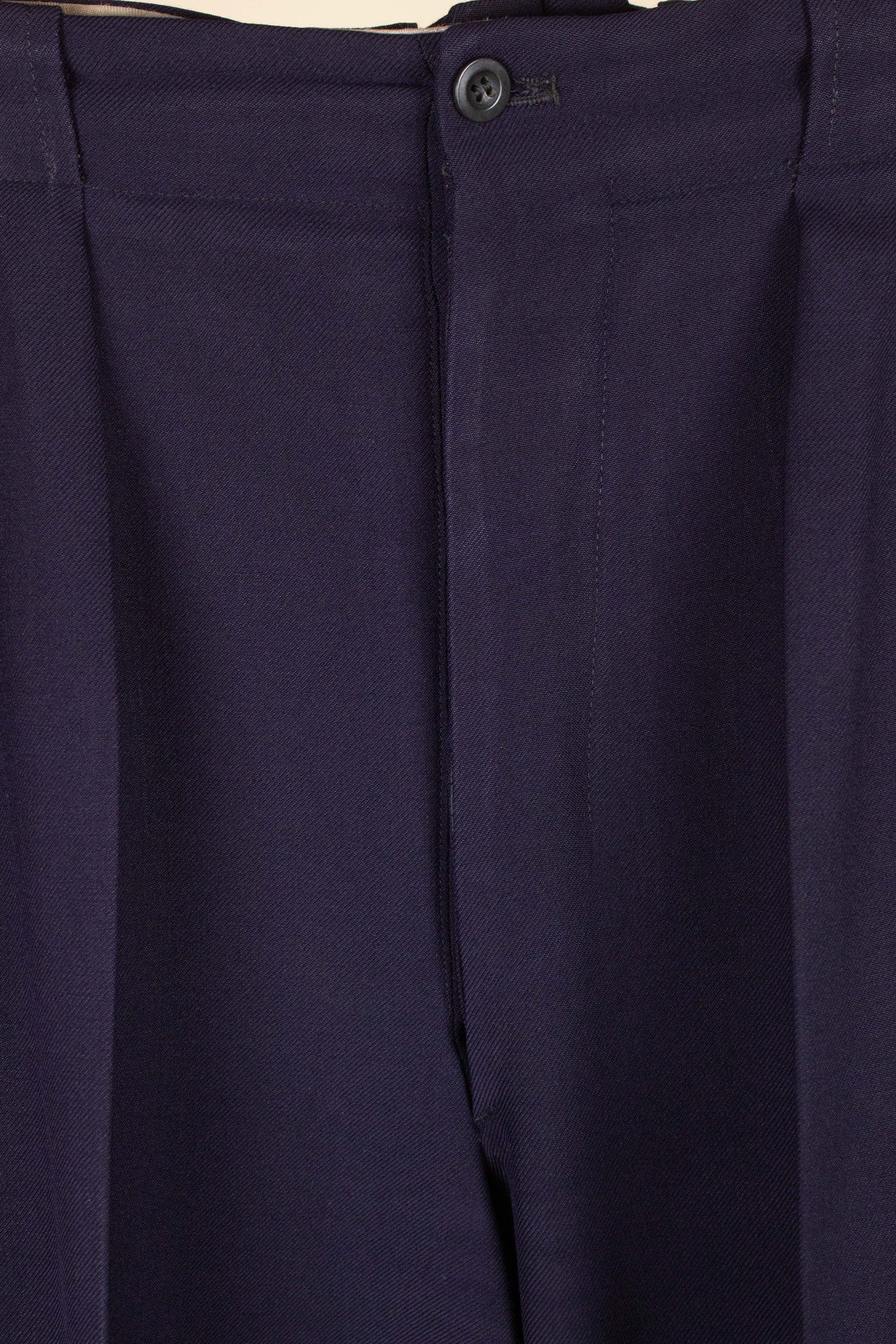 SWEDISH 1940S DARK BLUE DOUBLE BREASTED THREE PIECE SUIT BY VIKING. SIZE CA EU 50