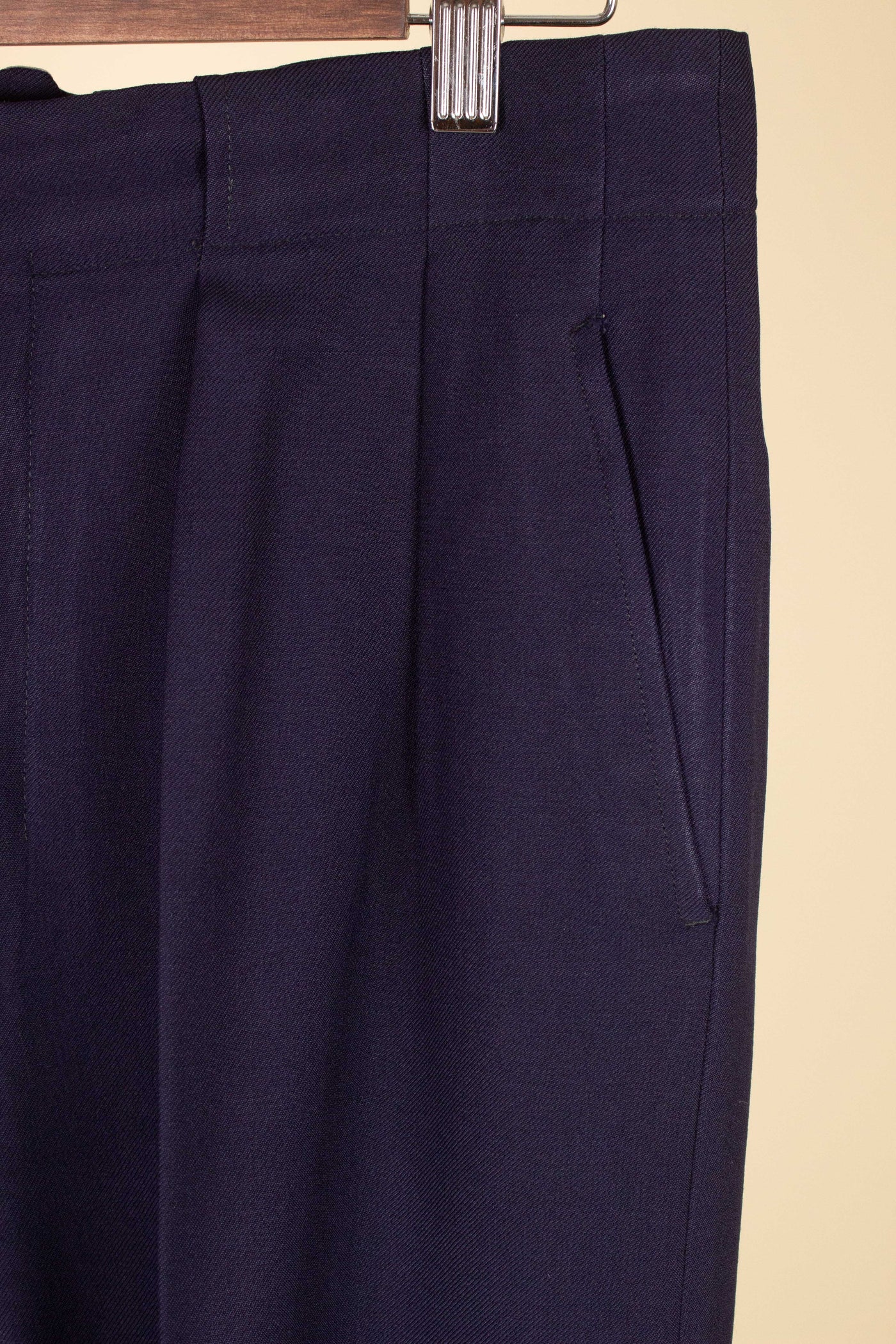 SWEDISH 1940S DARK BLUE DOUBLE BREASTED THREE PIECE SUIT BY VIKING. SIZE CA EU 50