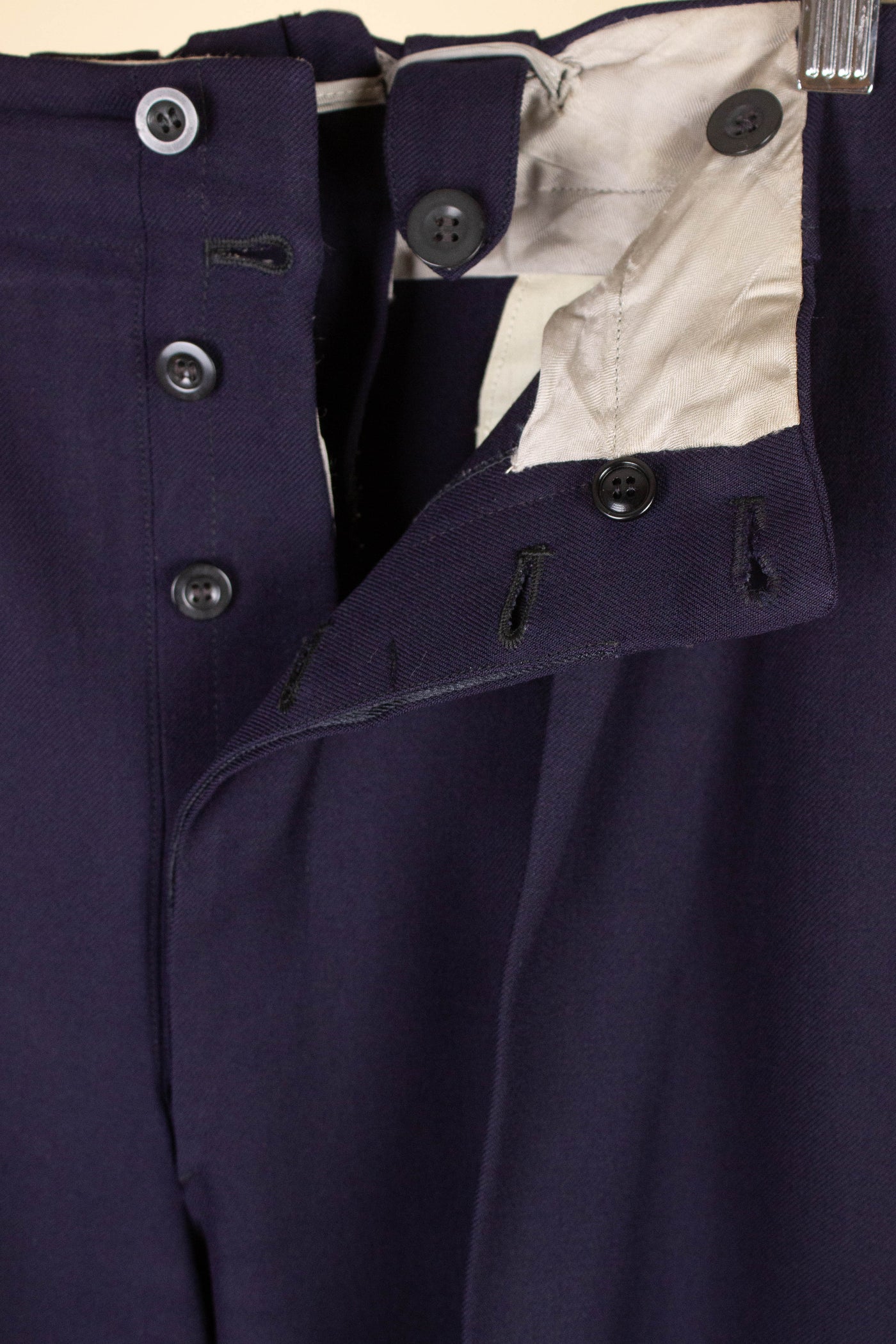 SWEDISH 1940S DARK BLUE DOUBLE BREASTED THREE PIECE SUIT BY VIKING. SIZE CA EU 50