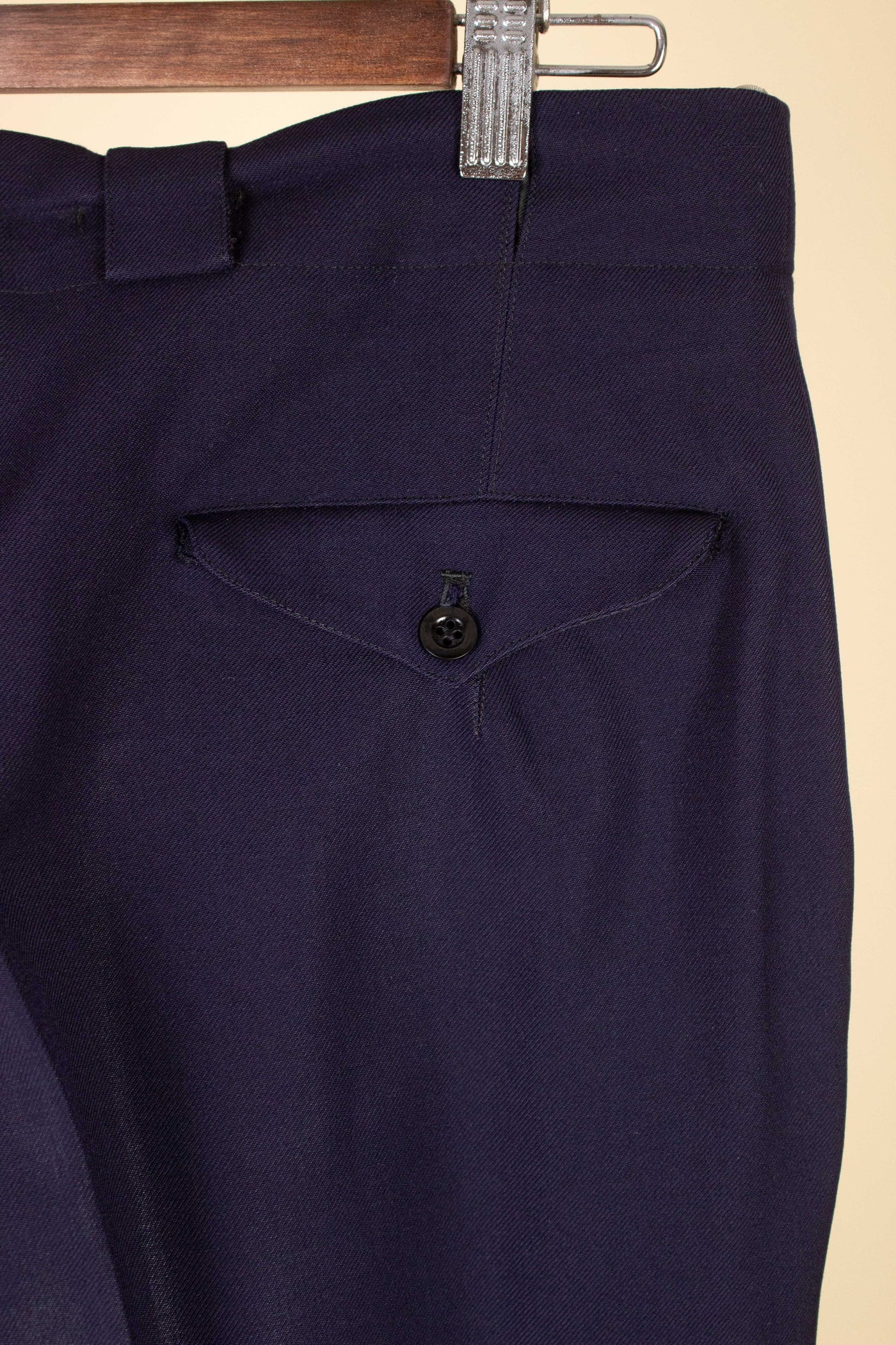 SWEDISH 1940S DARK BLUE DOUBLE BREASTED THREE PIECE SUIT BY VIKING. SIZE CA EU 50