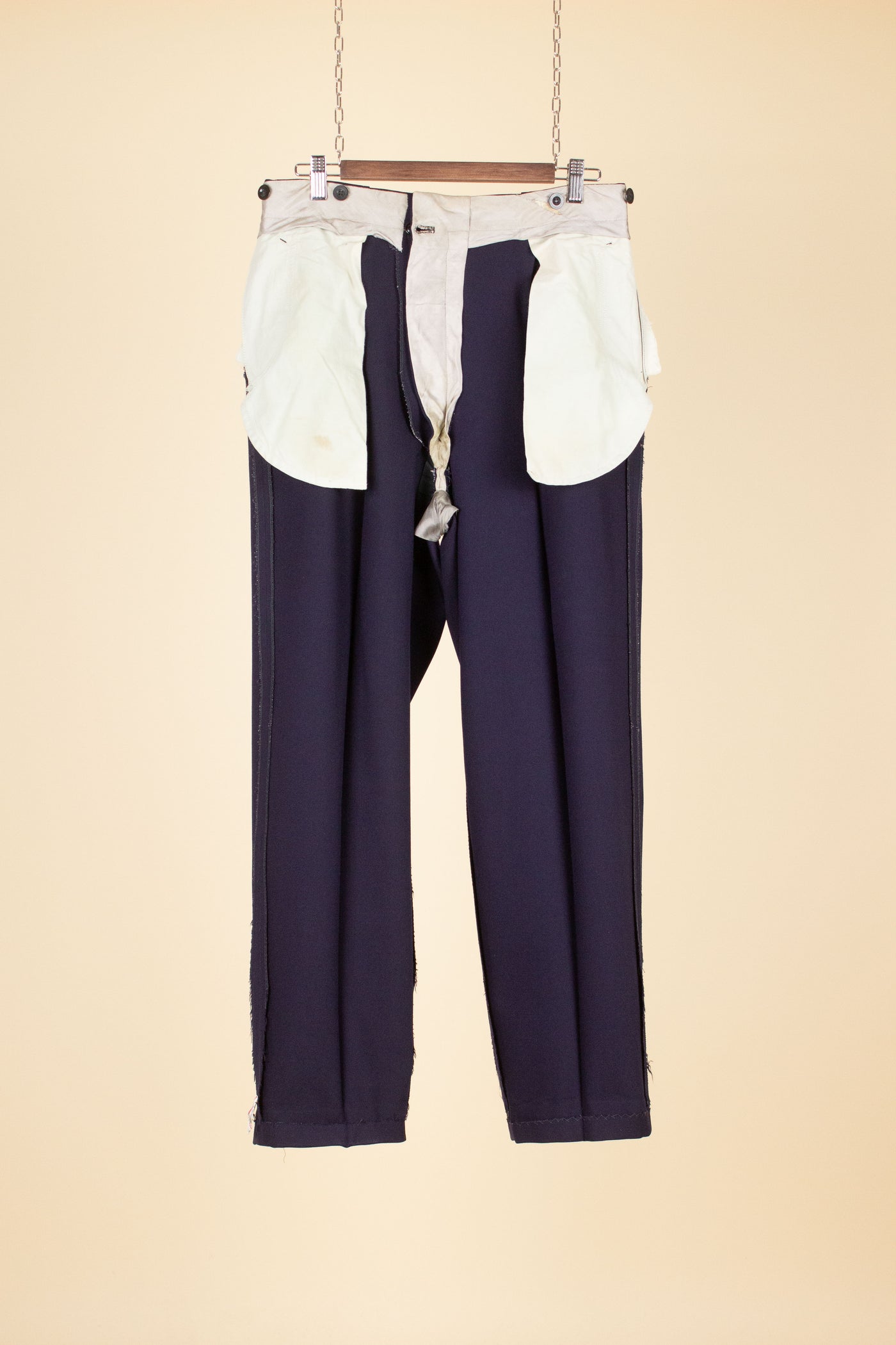 SWEDISH 1940S DARK BLUE DOUBLE BREASTED THREE PIECE SUIT BY VIKING. SIZE CA EU 50