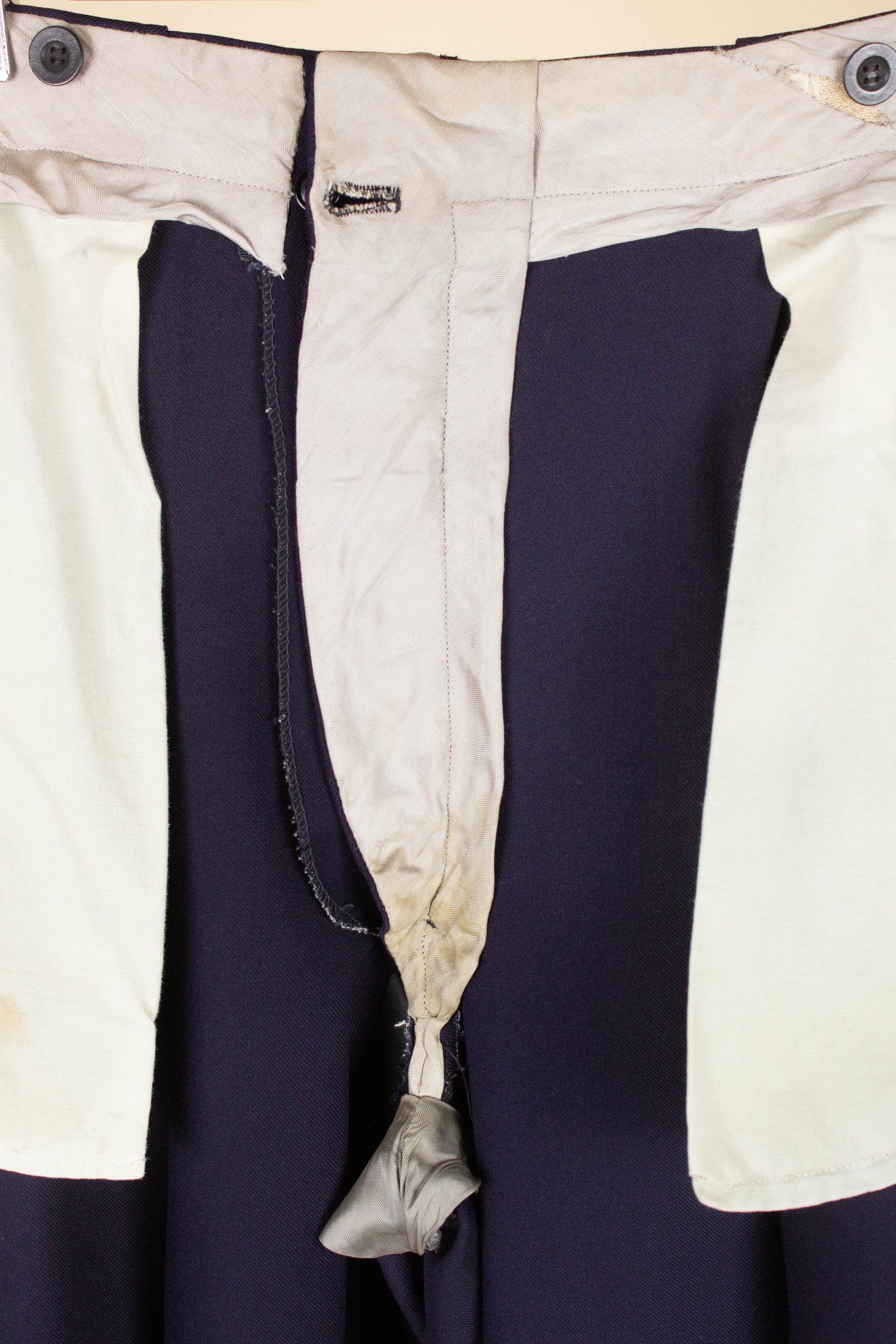 SWEDISH 1940S DARK BLUE DOUBLE BREASTED THREE PIECE SUIT BY VIKING. SIZE CA EU 50