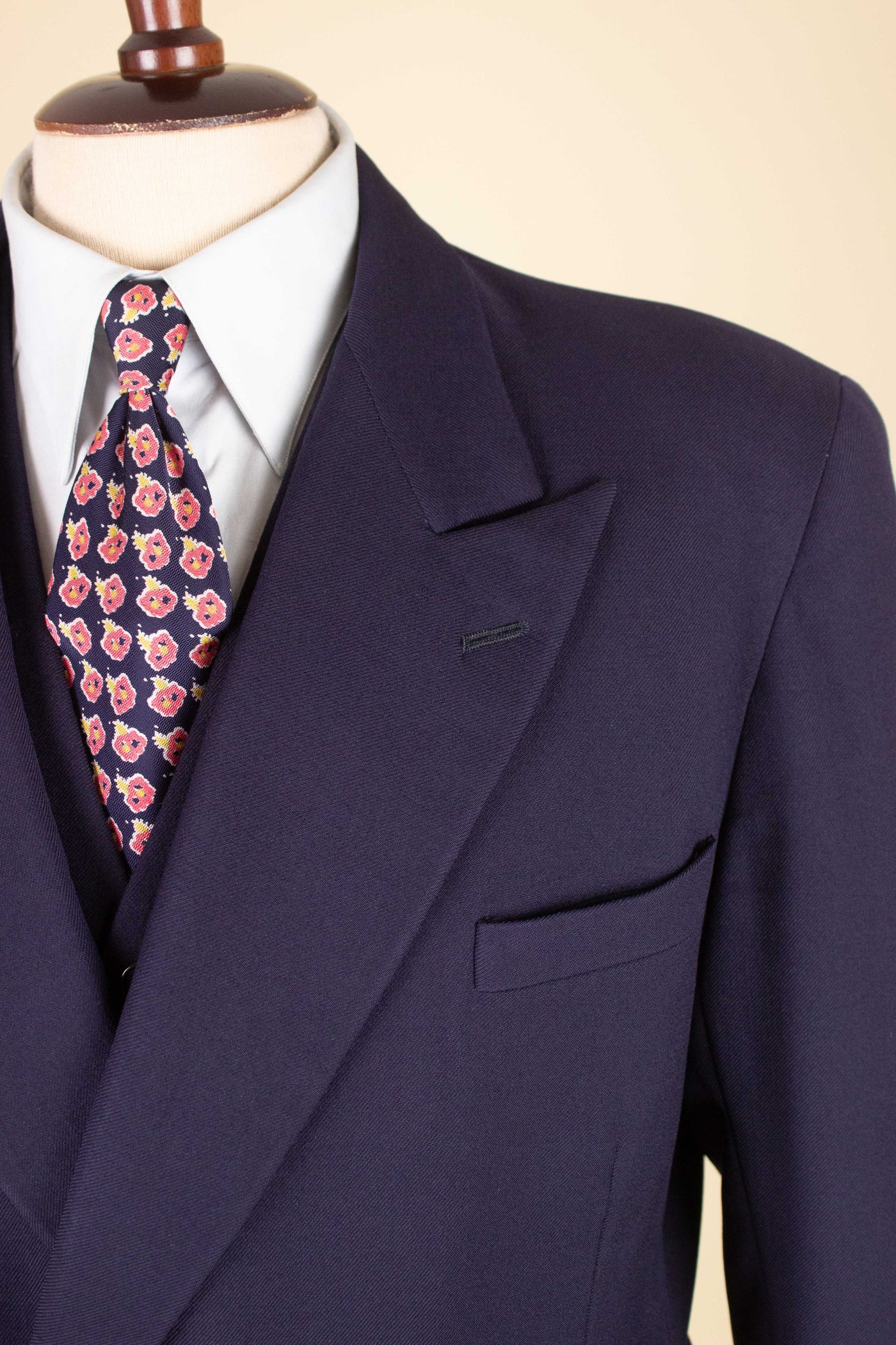 SWEDISH 1940S DARK BLUE DOUBLE BREASTED THREE PIECE SUIT BY VIKING. SIZE CA EU 50