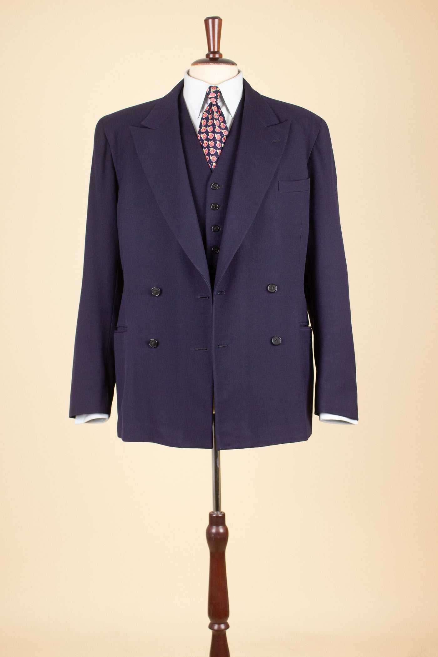 SWEDISH 1940S DARK BLUE DOUBLE BREASTED THREE PIECE SUIT BY VIKING. SIZE CA EU 50