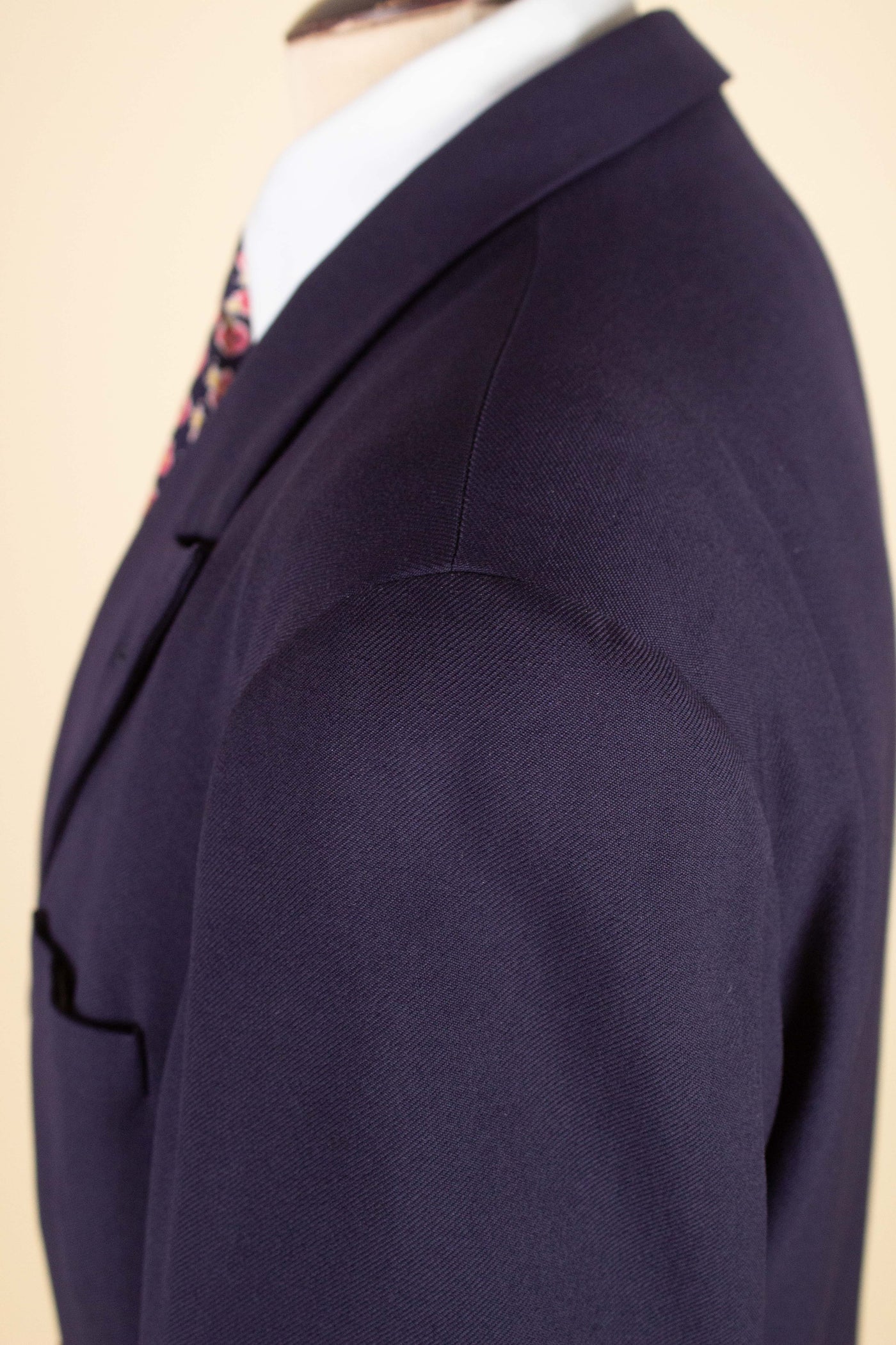 SWEDISH 1940S DARK BLUE DOUBLE BREASTED THREE PIECE SUIT BY VIKING. SIZE CA EU 50