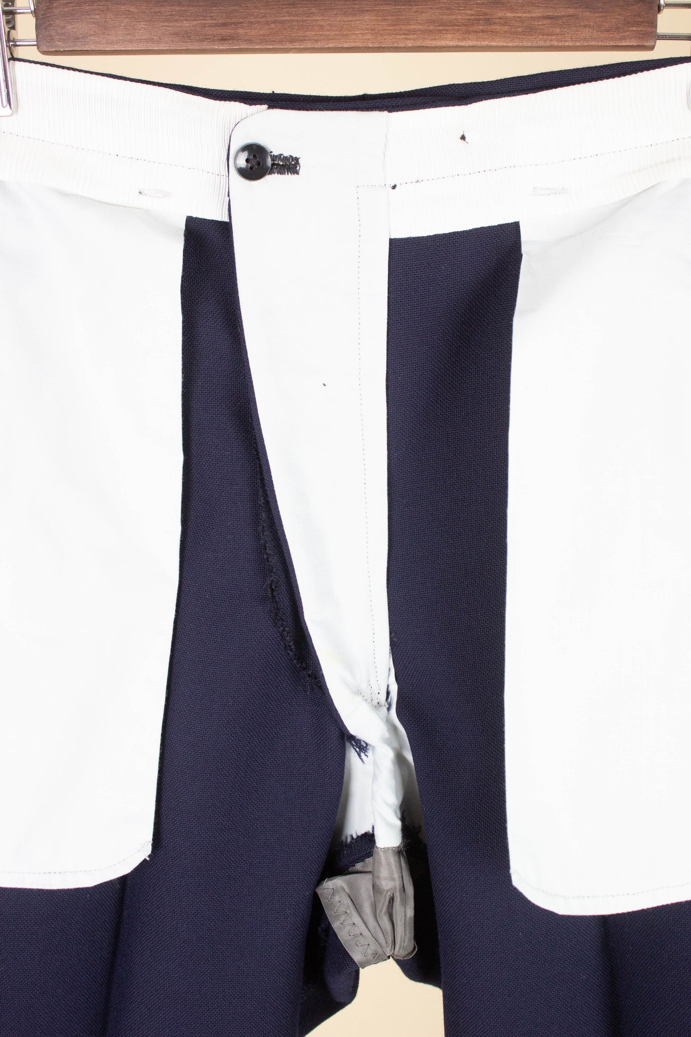 SWEDISH 1950S BLUE TWO PIECE SINGLE BREASTED SUIT. SIZE CA EU 50