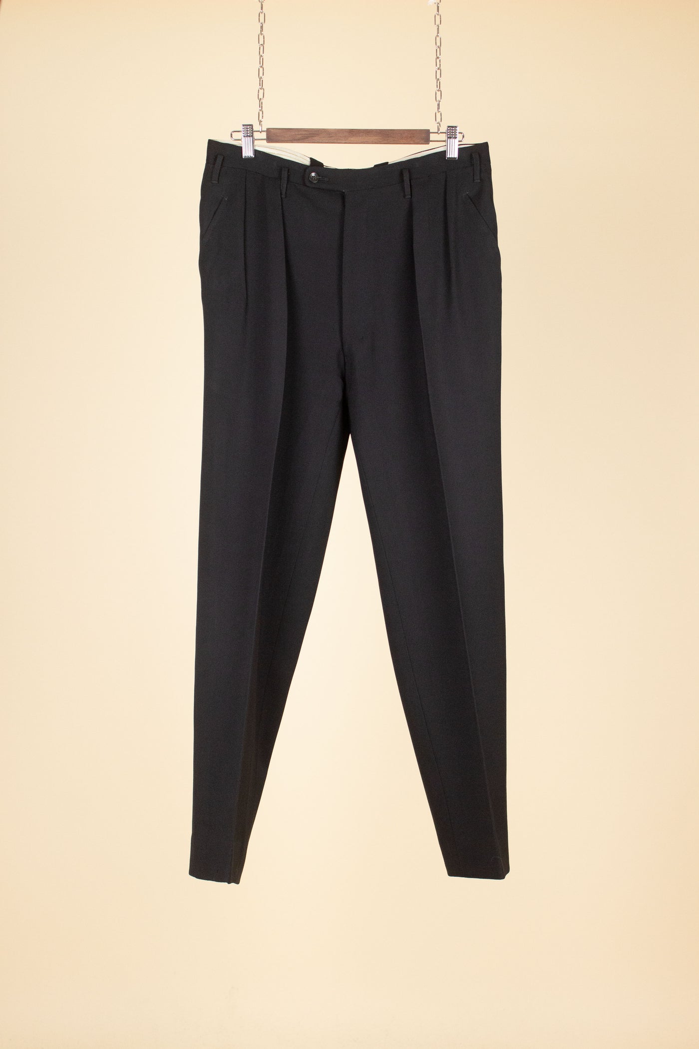 SWEDISH 1950S BLACK TWO PIECE SINGLE BREASTED SUIT, MAKER UNKNOWN. SIZE CA EU 56